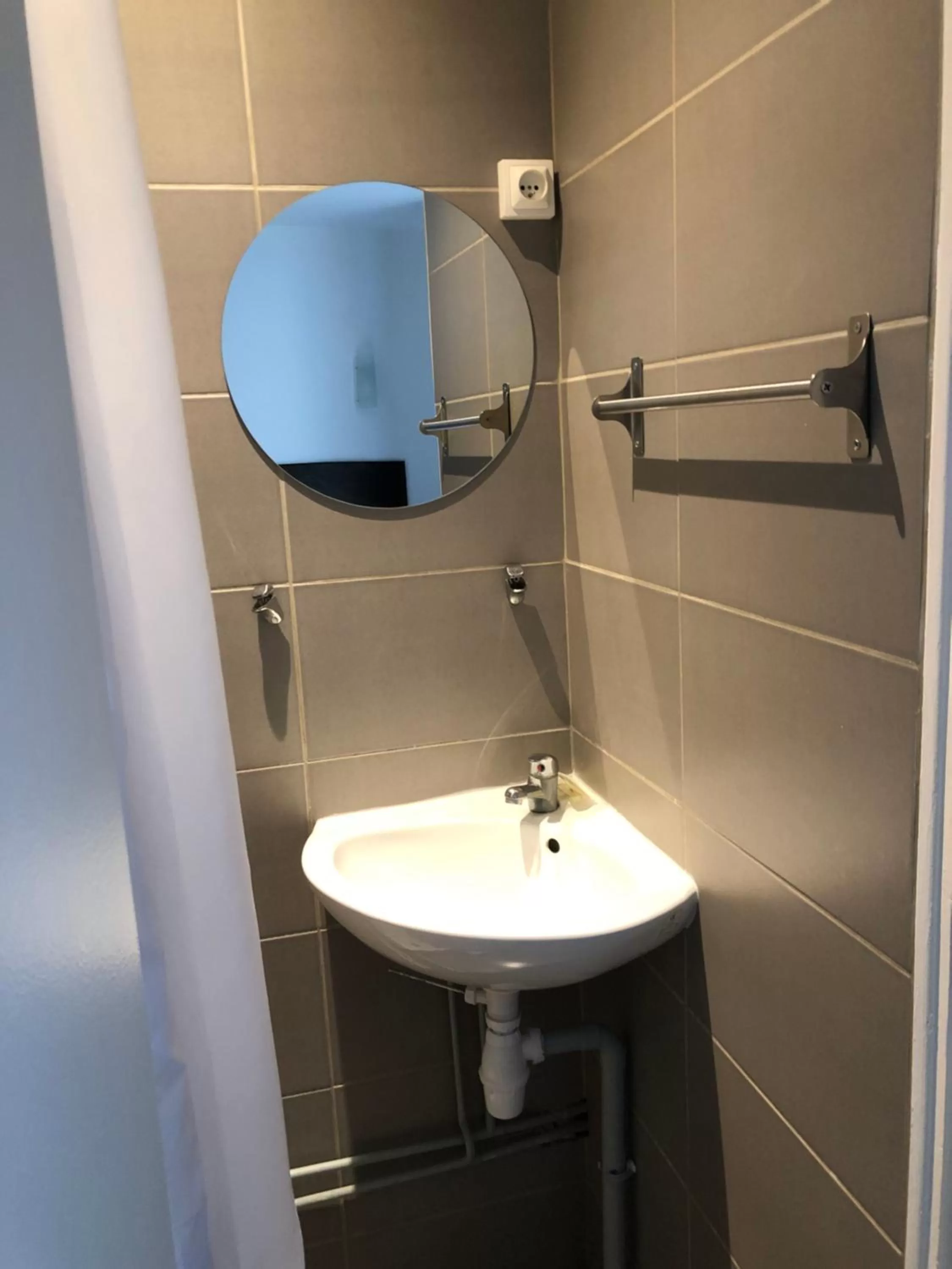 Bathroom in Hôtel de Bordeaux