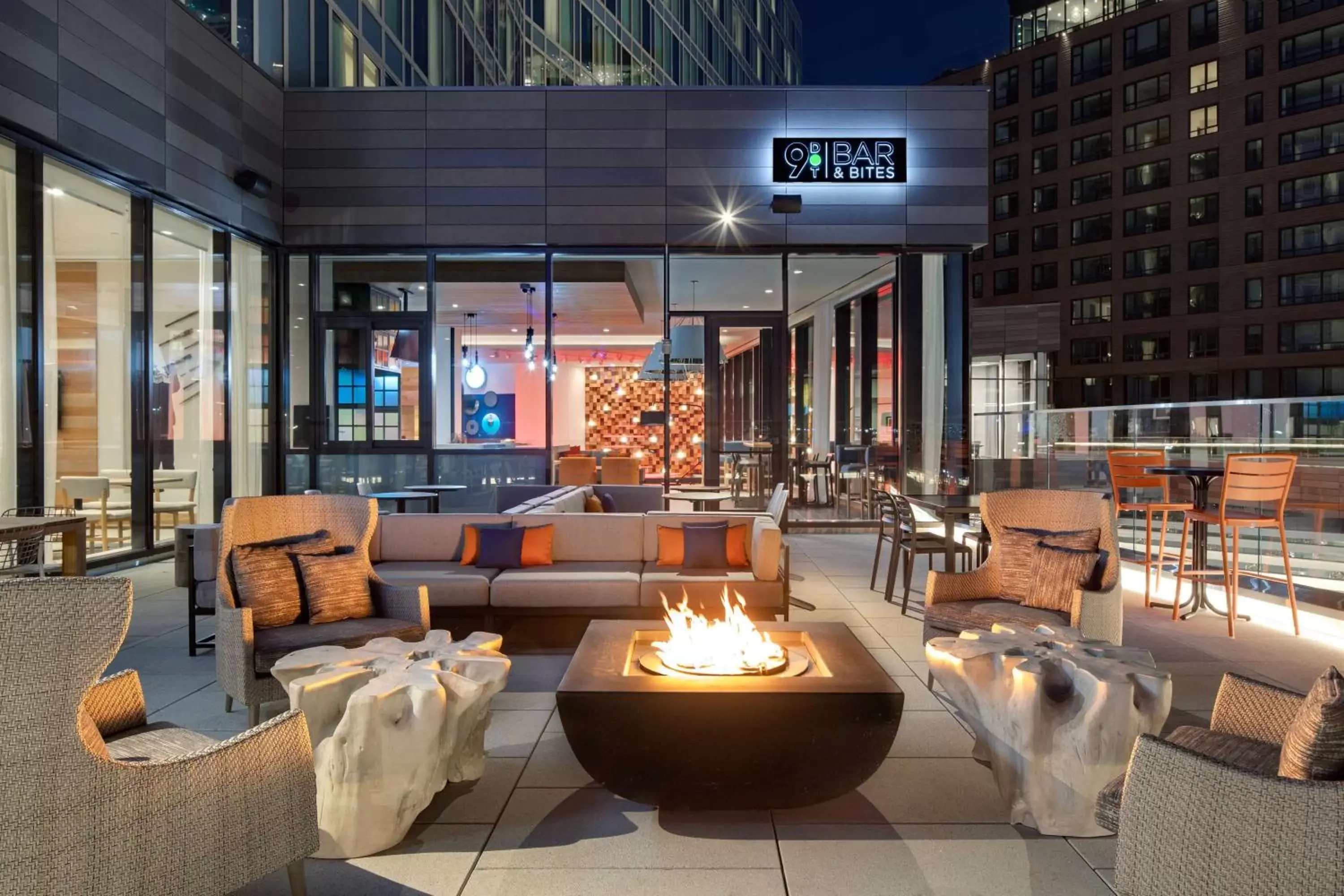 Lounge or bar in Hyatt Place Boston/Seaport District