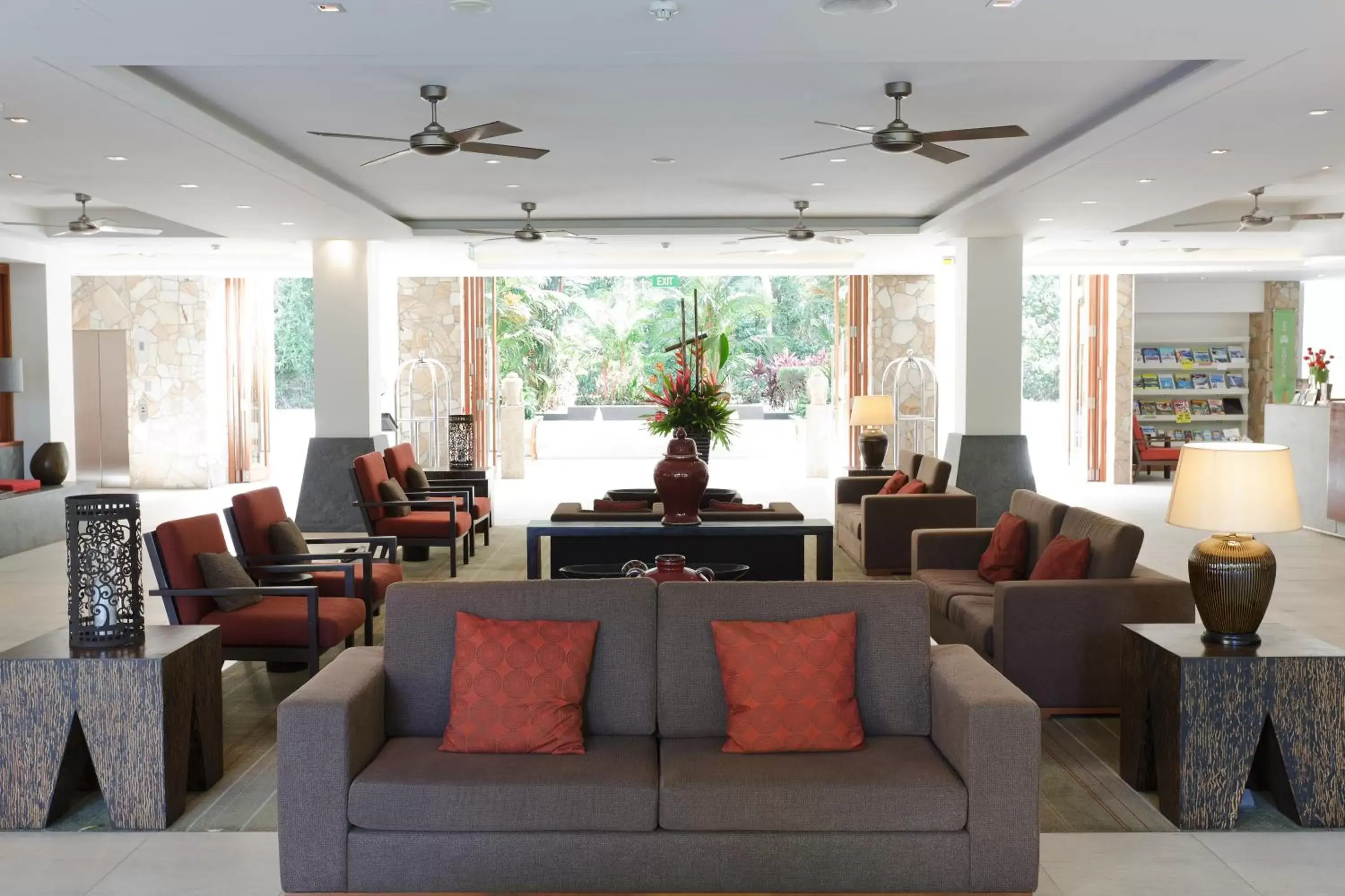 Lobby or reception in Pullman Palm Cove Sea Temple Resort & Spa