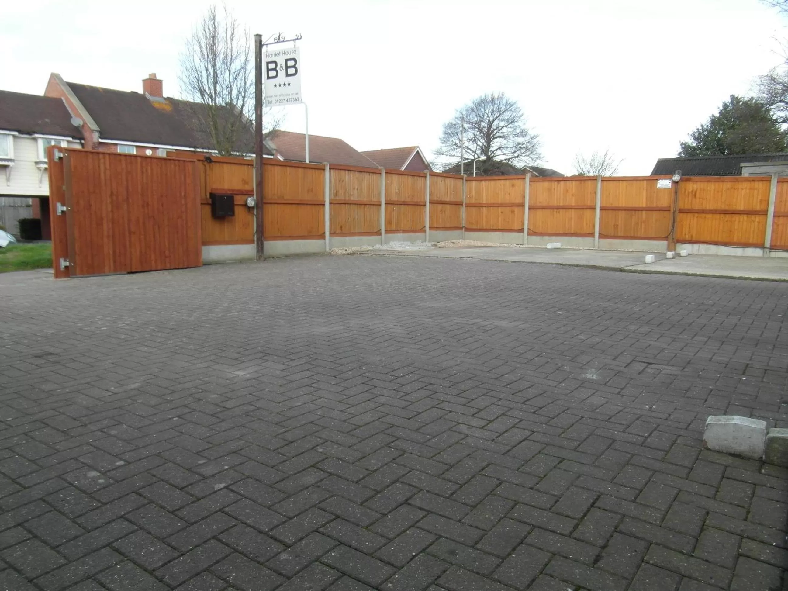 Facade/entrance in Harriet House B&B