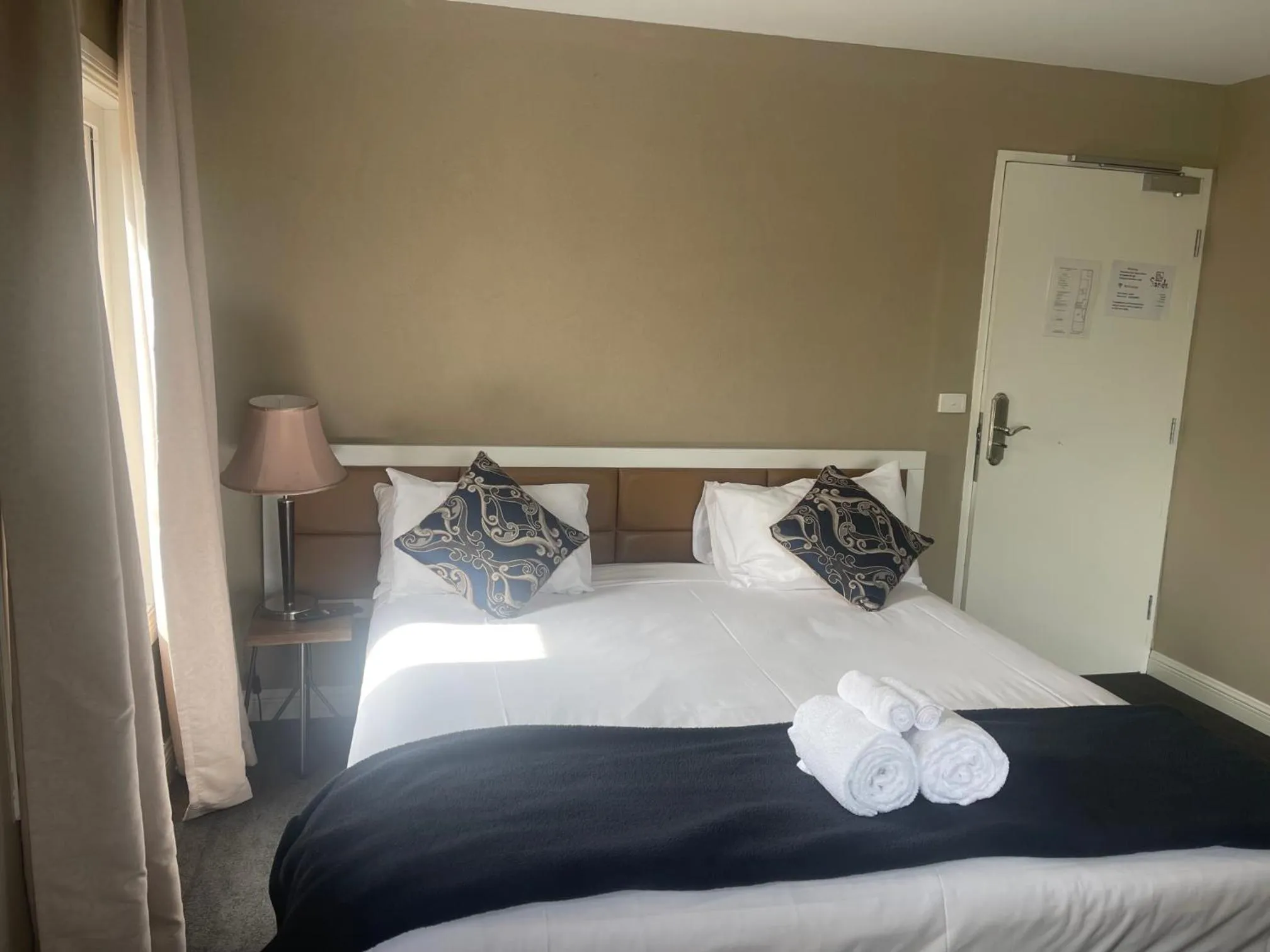 Bed in Lily Sands Inn