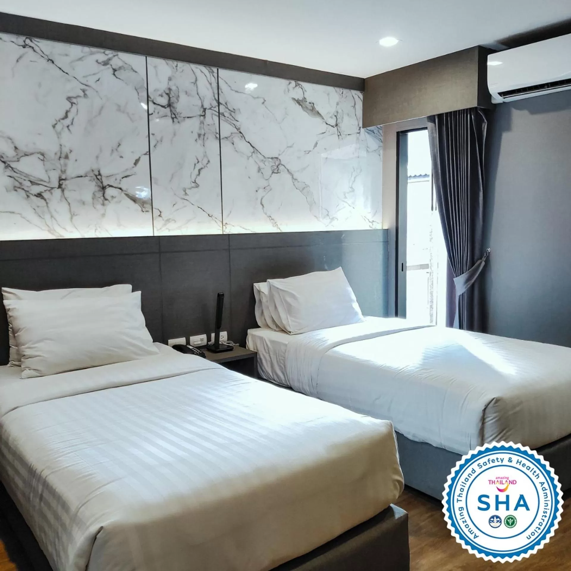 Bedroom, Bed in Hyde Park Hotel Bangkok