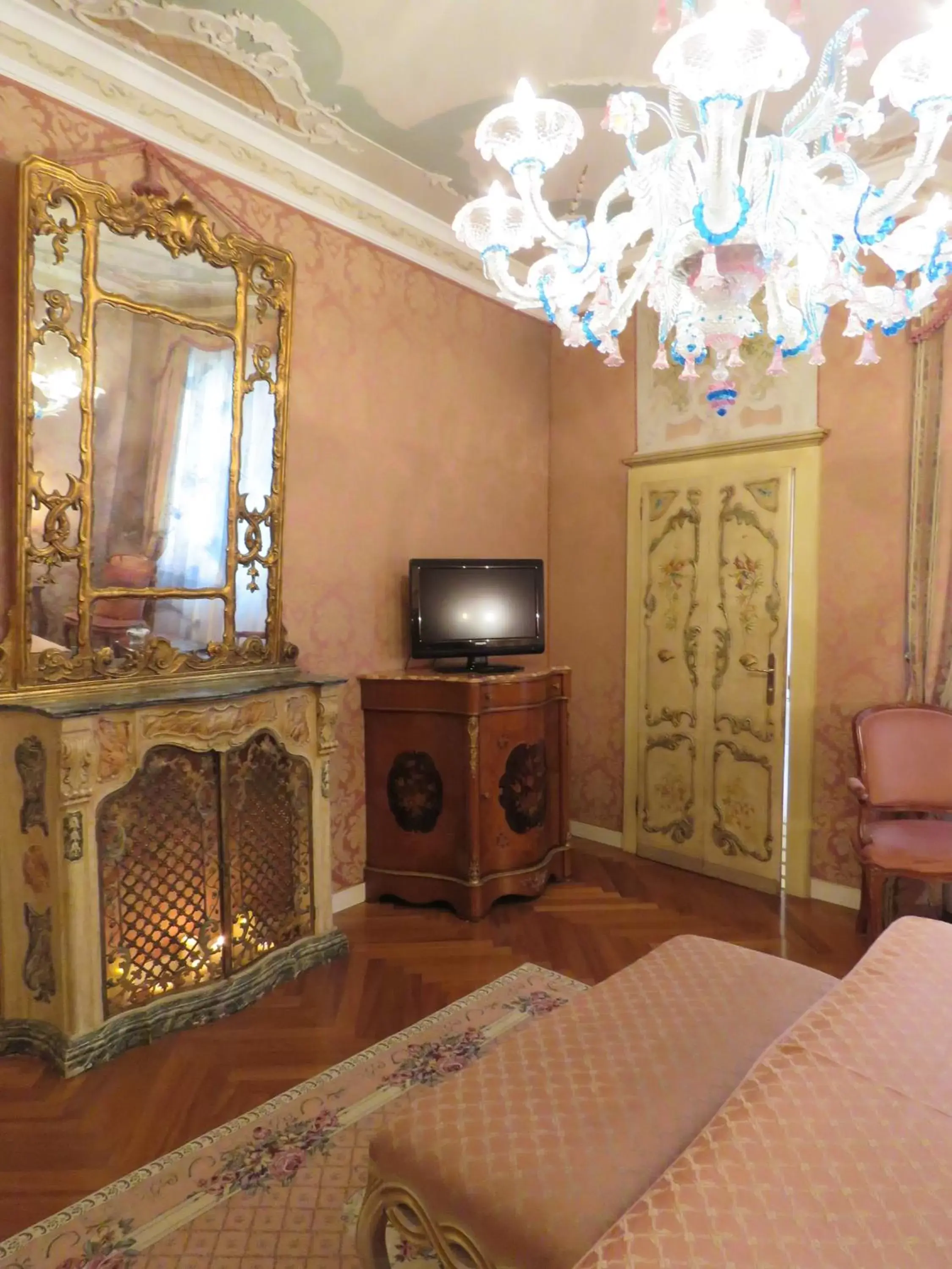 Photo of the whole room, TV/Entertainment Center in Hotel Antico Doge - a Member of Elizabeth Hotel Group