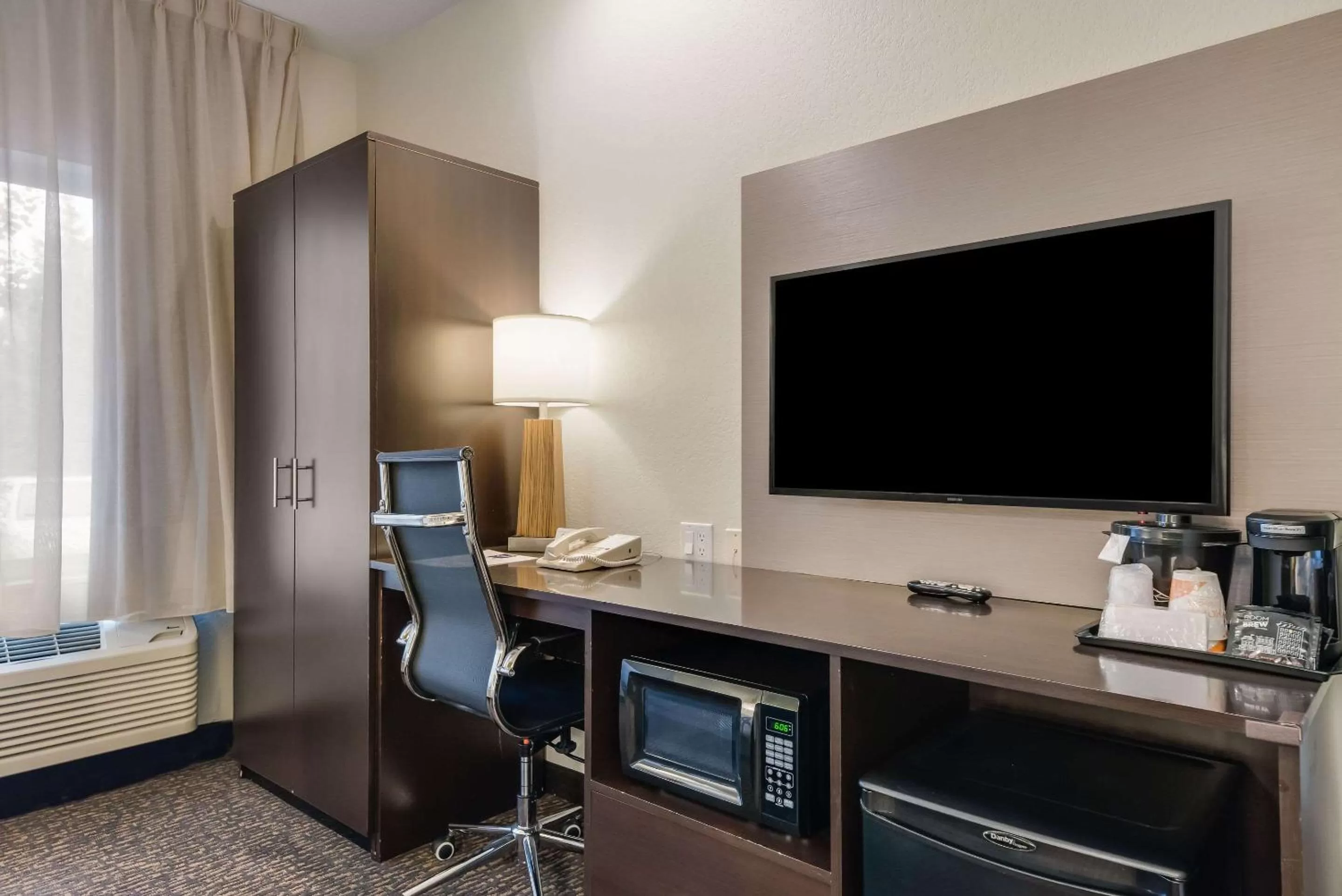 Photo of the whole room in Sleep Inn Flagstaff