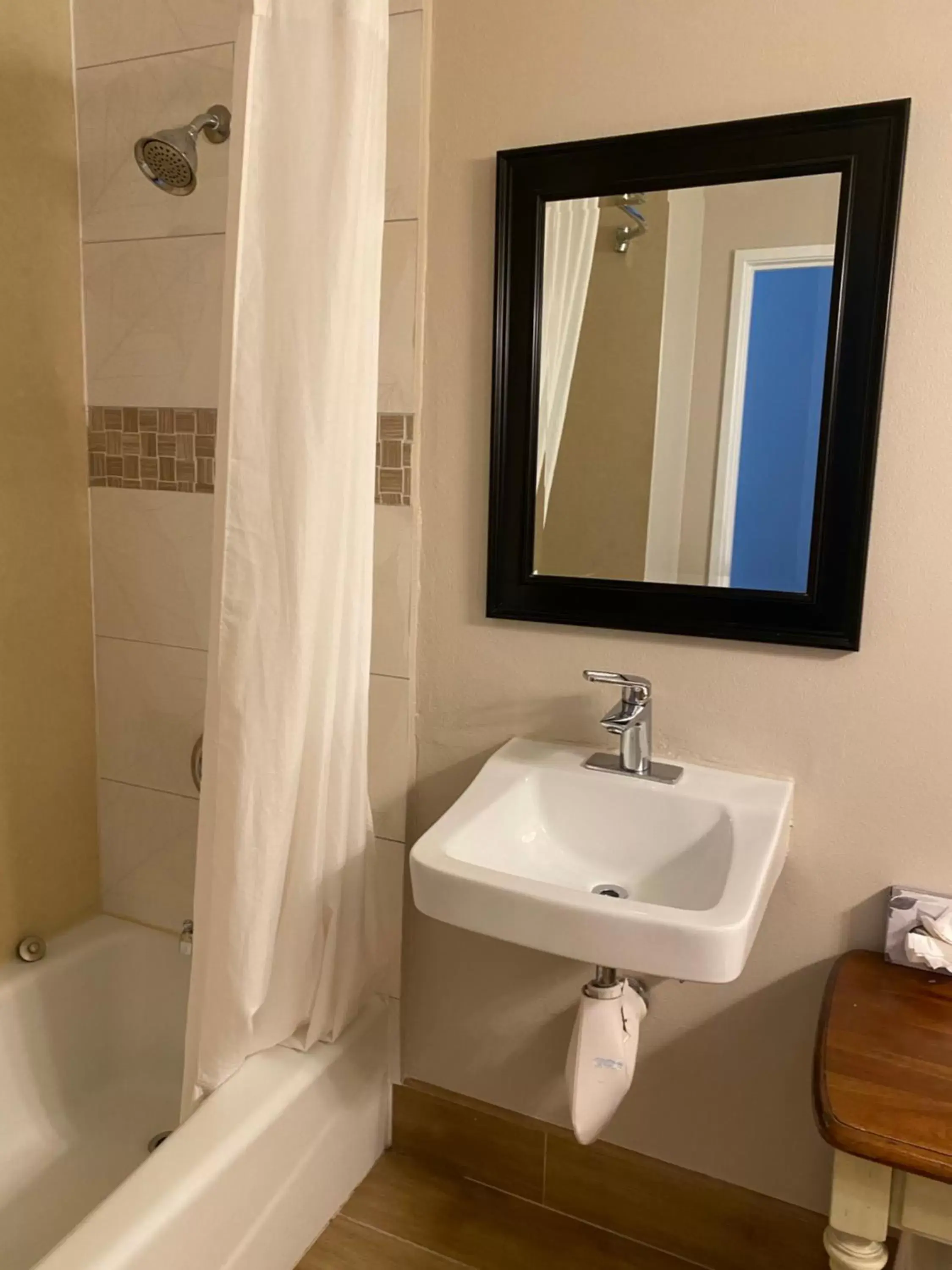 Bathroom in Morro Shores Inn And Suites