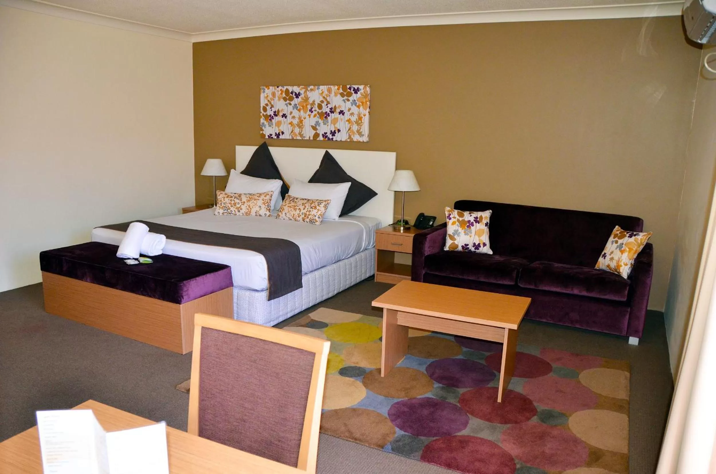 Photo of the whole room, Bed in Hunts Hotel Liverpool