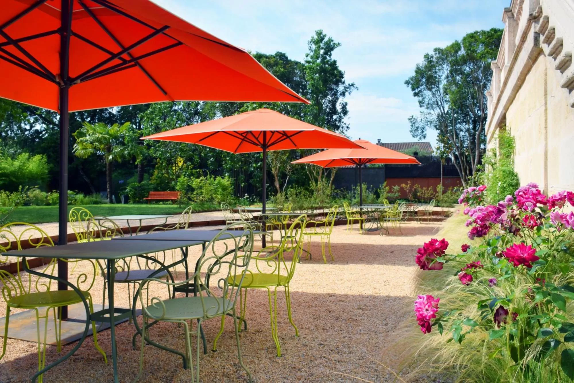 Patio in Le Clos des Queyries, Chambres d'Hôtes
