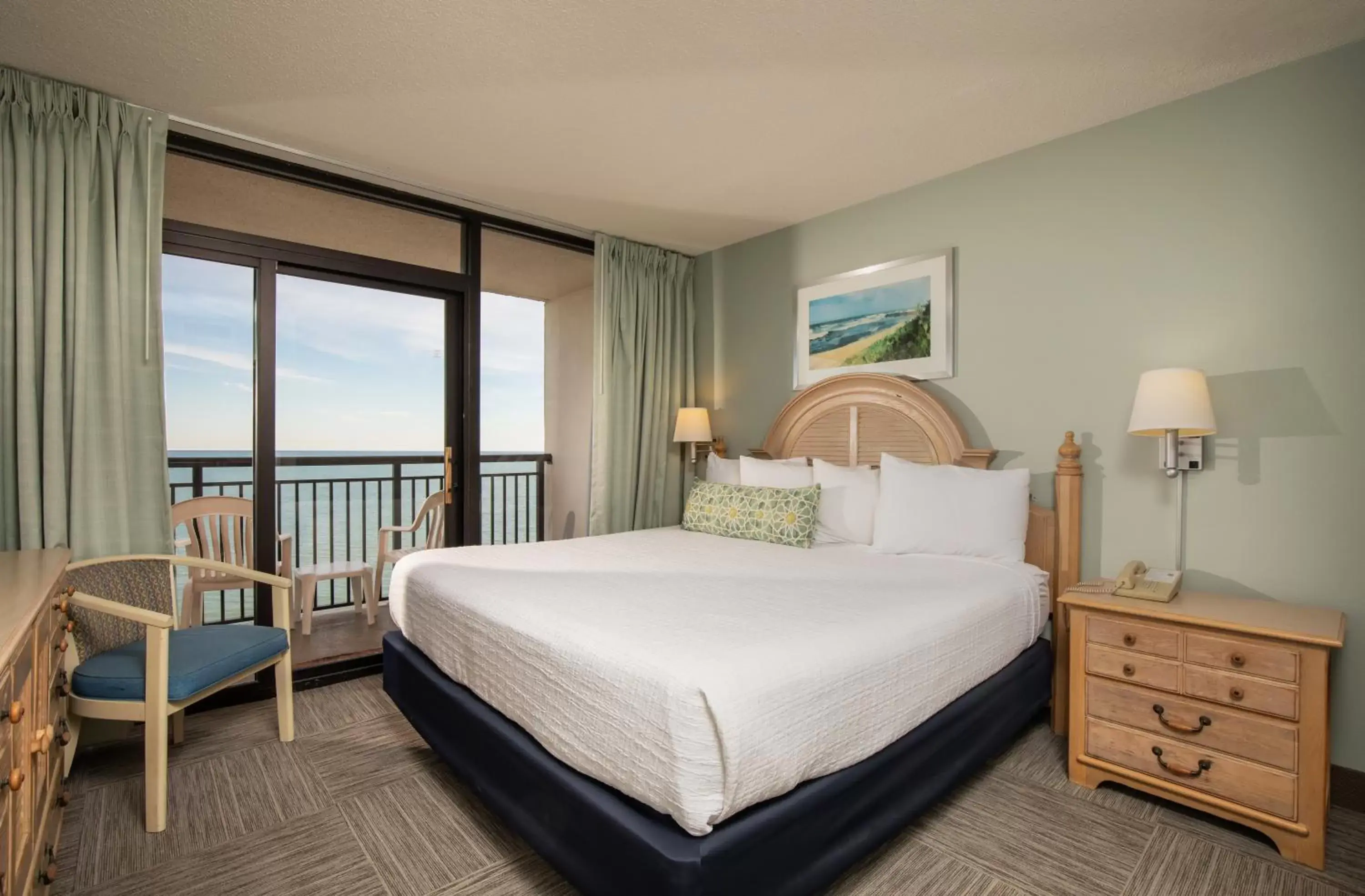 Bedroom, Bed in Grande Shores Ocean Resorts Condominiums