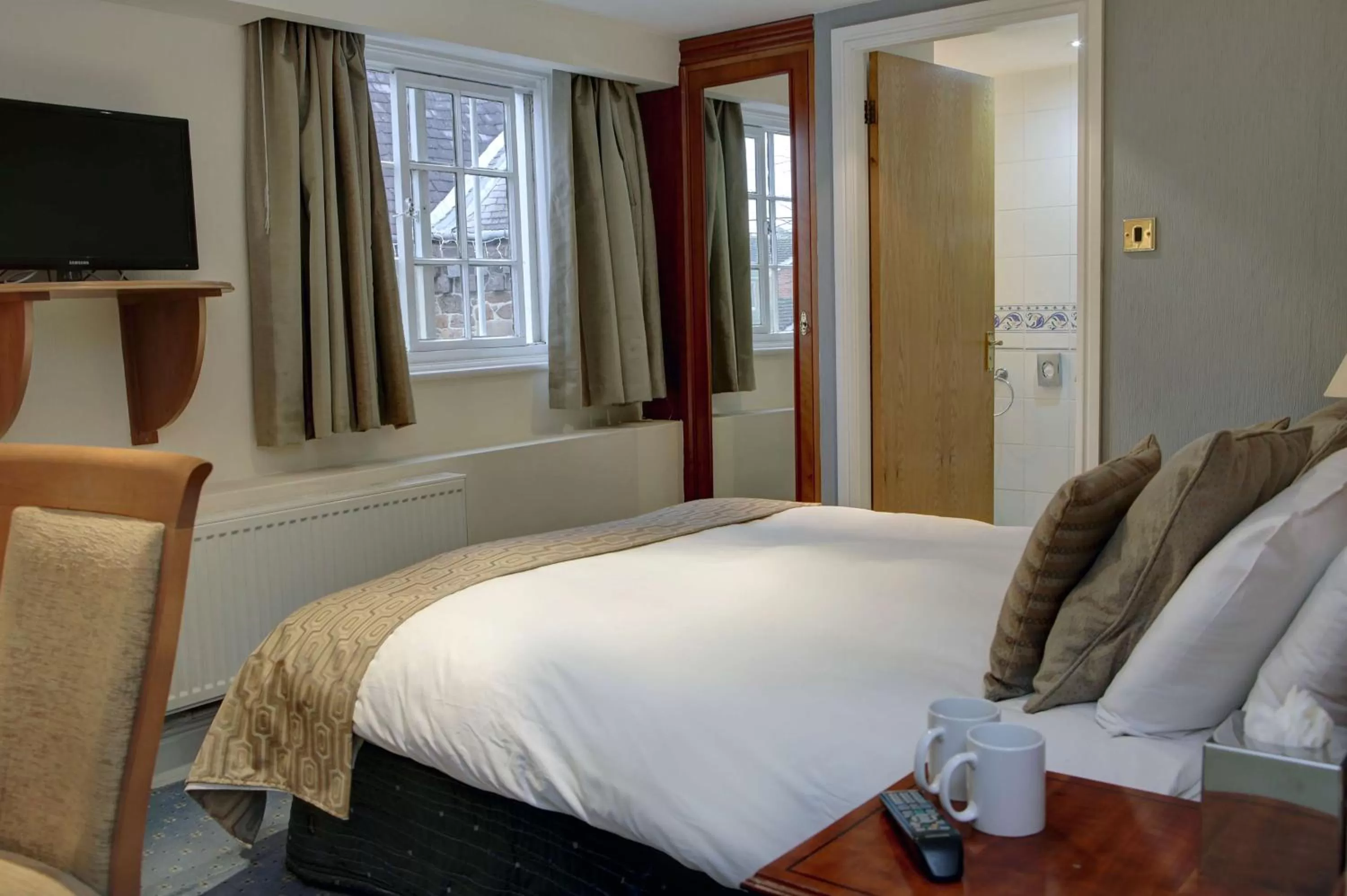 Photo of the whole room, Bed in Quorn Country Hotel Leicester