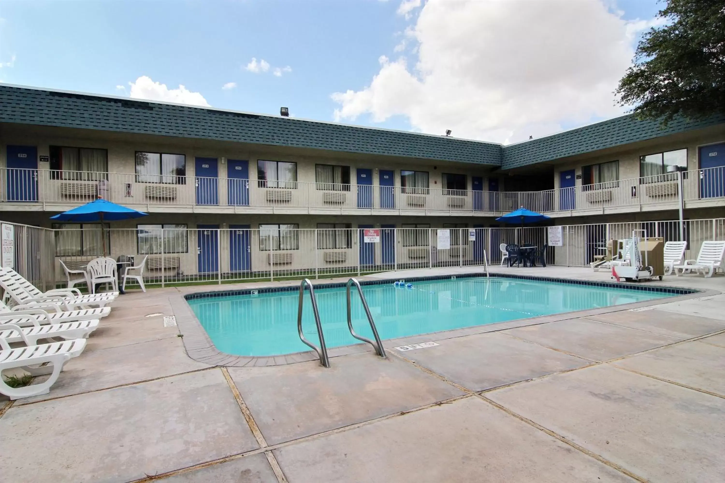 Swimming Pool in Motel 6-Fort Stockton, TX