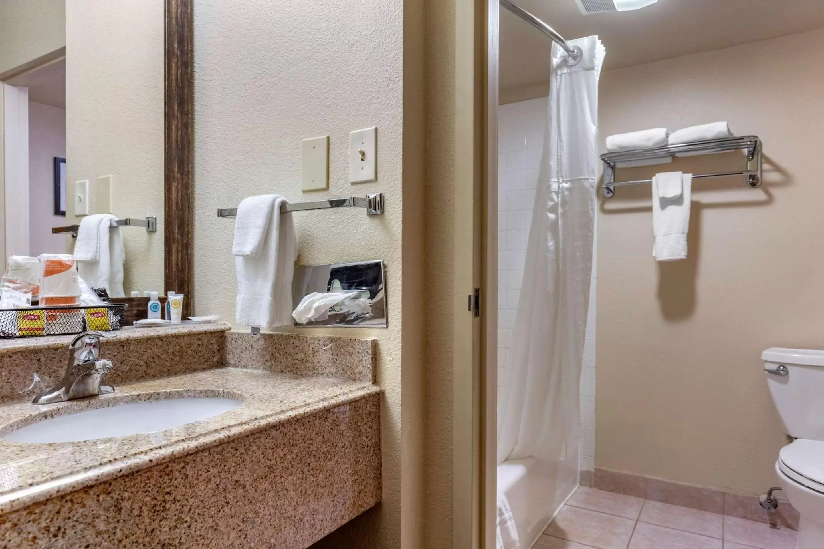 Bathroom in Comfort Inn City of Natural Lakes