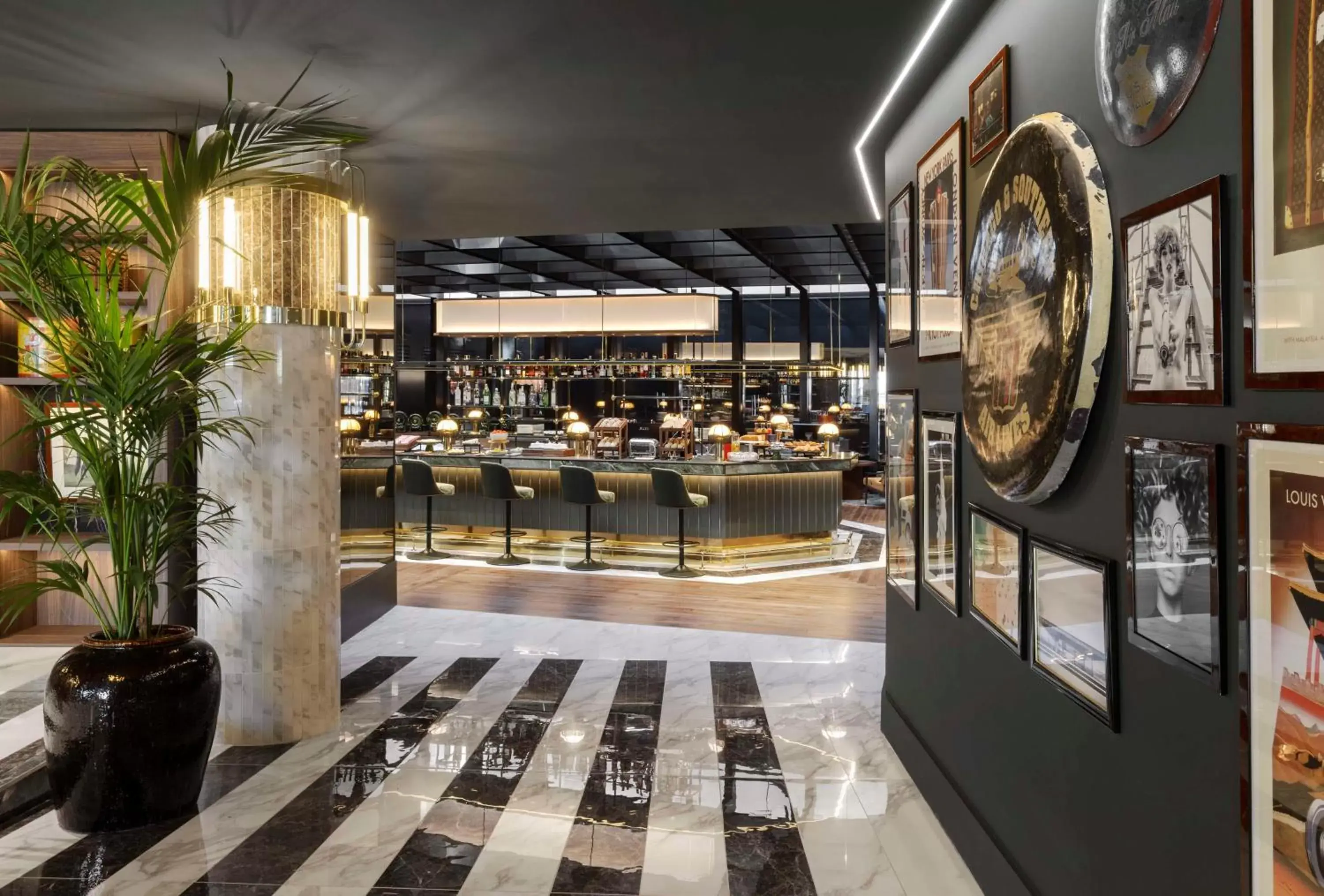 Restaurant/places to eat in Radisson Collection Hotel, Santa Sofia Milan