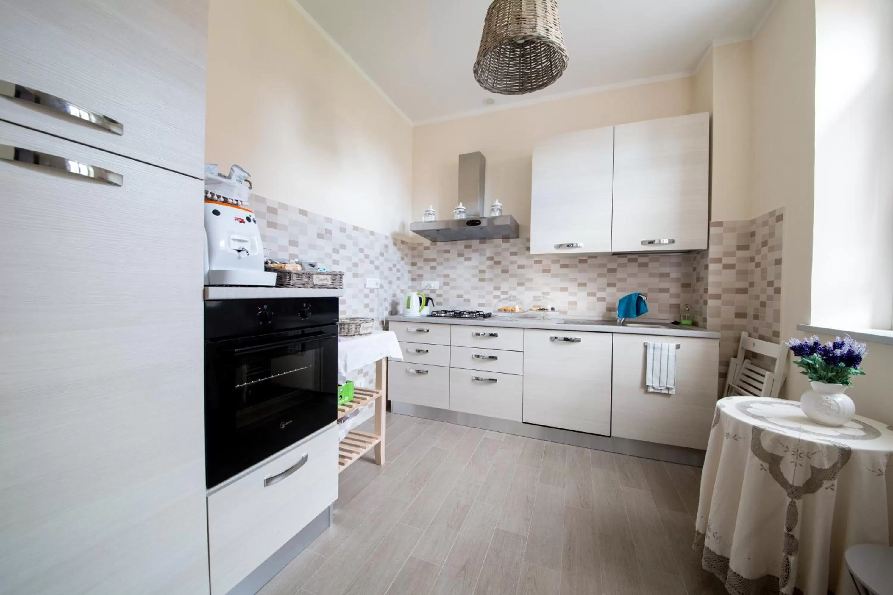 Kitchen/Kitchenette in La Vecchia Tenenza B&B