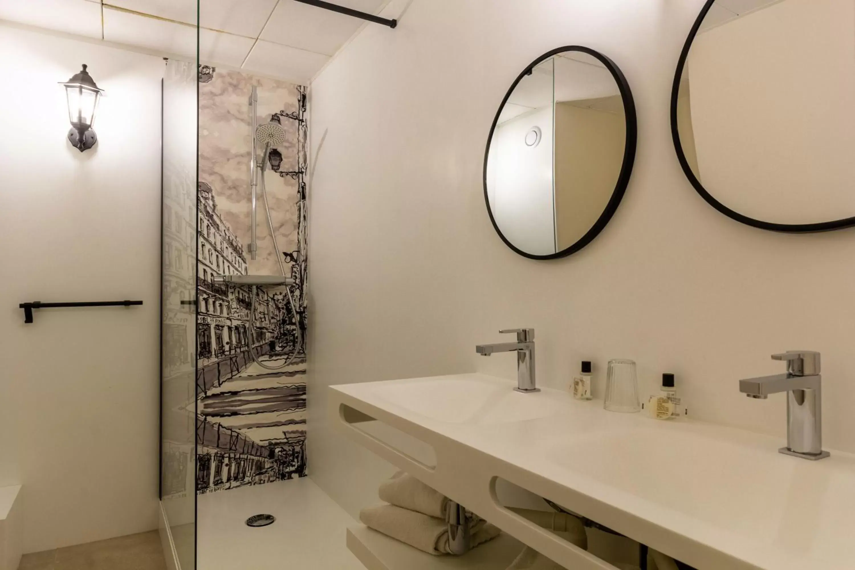 Shower, Bathroom in Hôtel de France