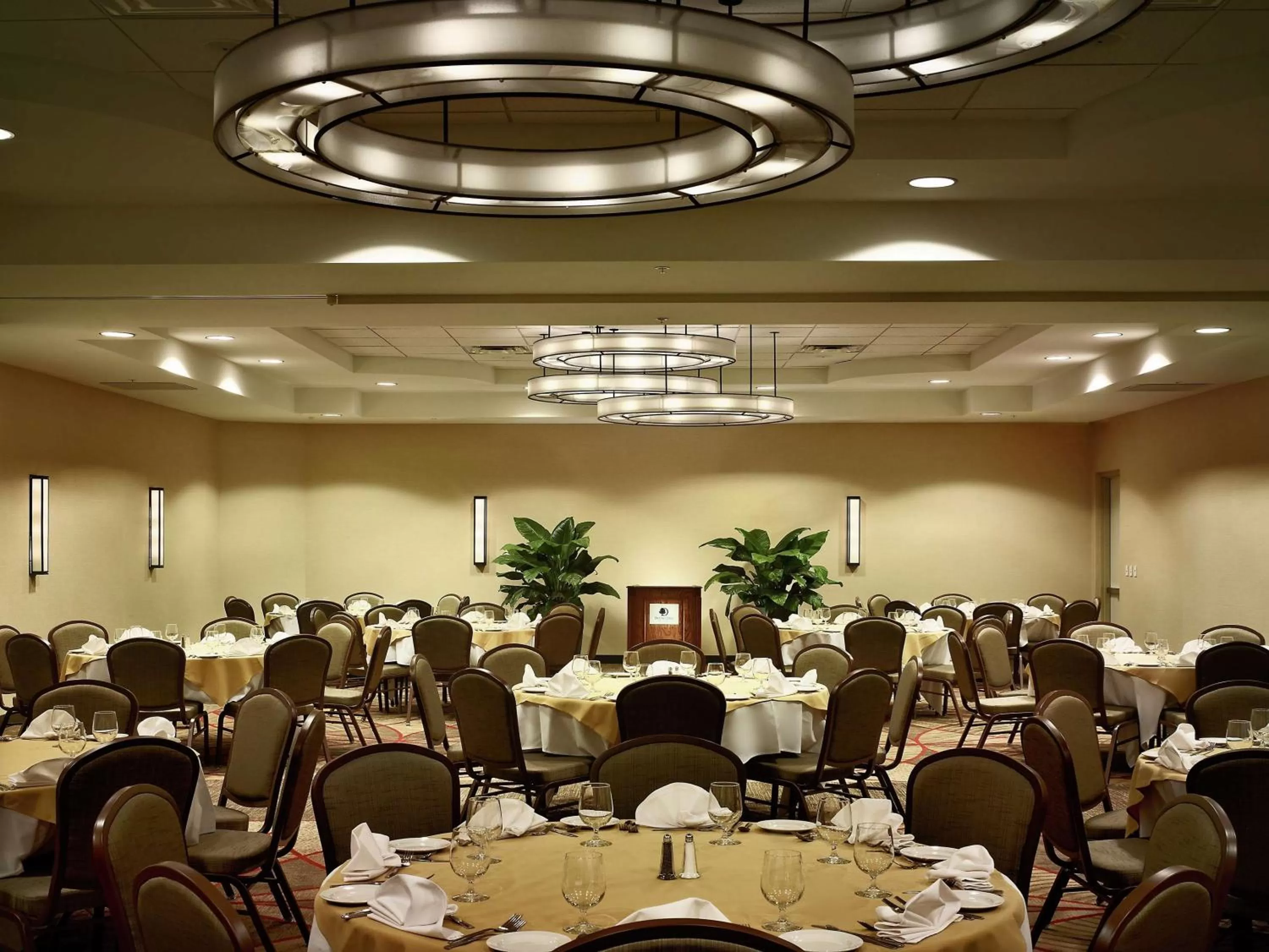 Meeting/conference room in DoubleTree Hotel & Suites Charleston Airport