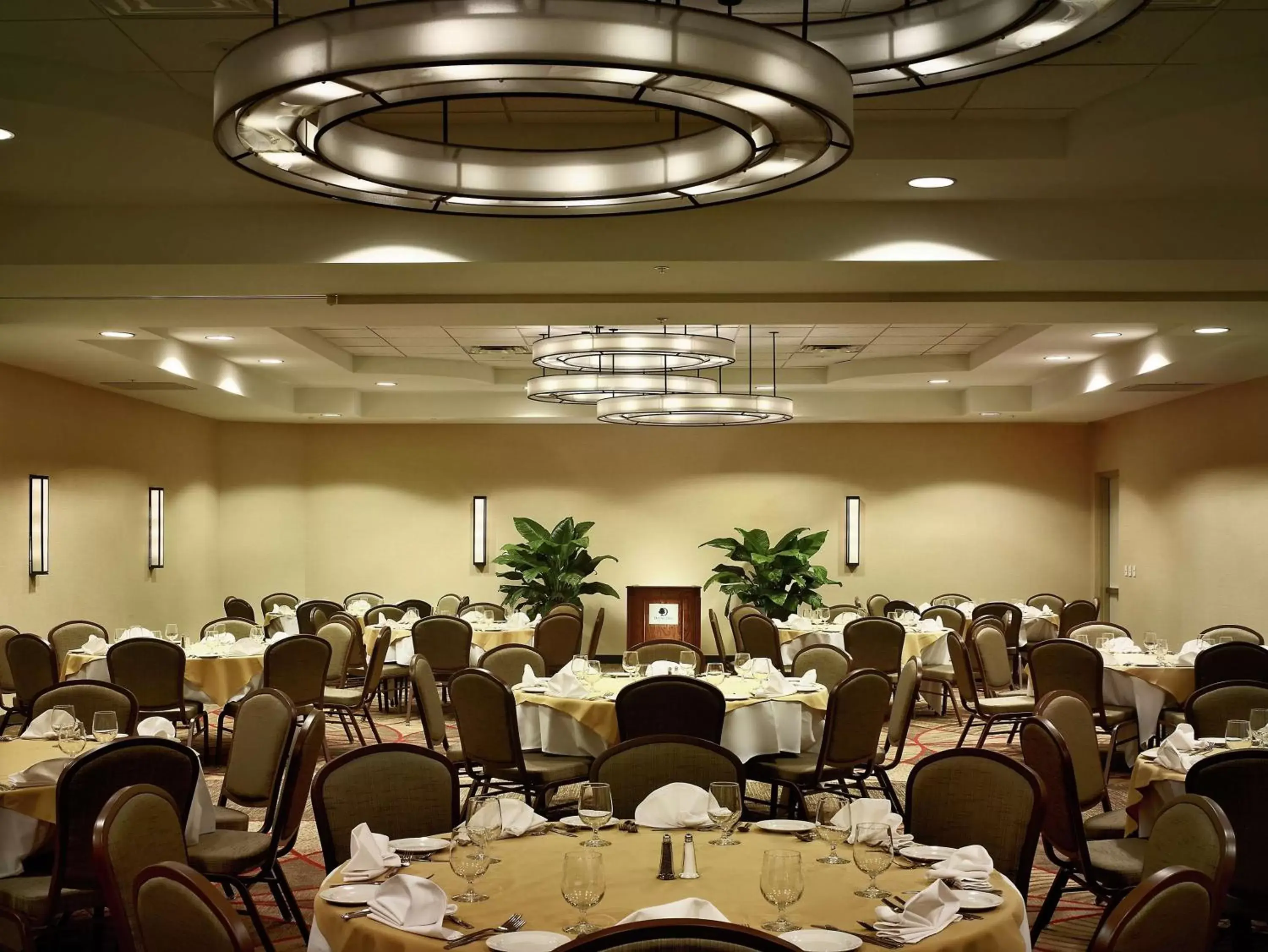 Meeting/conference room, Restaurant/Places to Eat in DoubleTree Hotel & Suites Charleston Airport