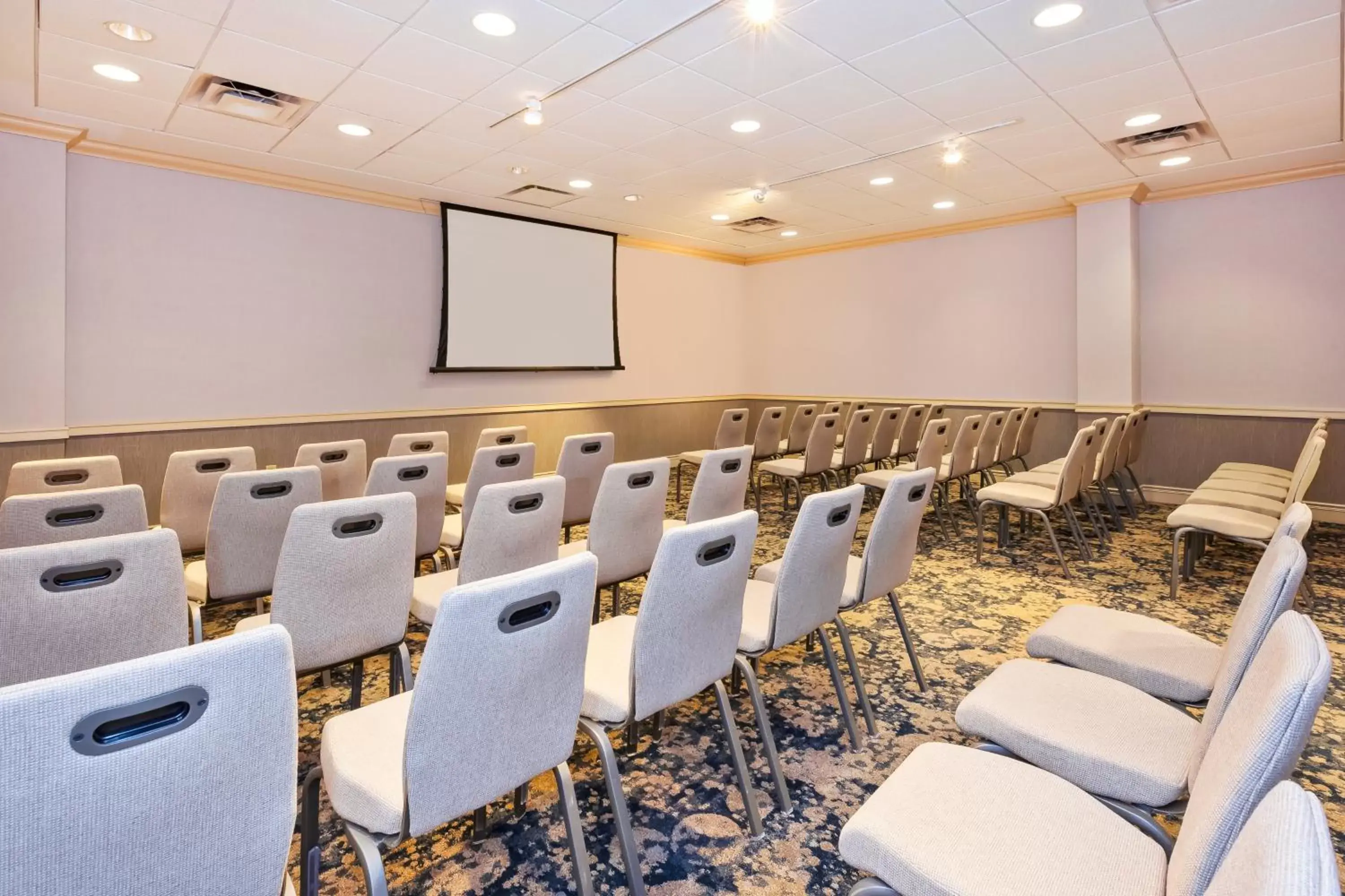 Meeting/conference room in Crowne Plaza Syracuse, an IHG Hotel