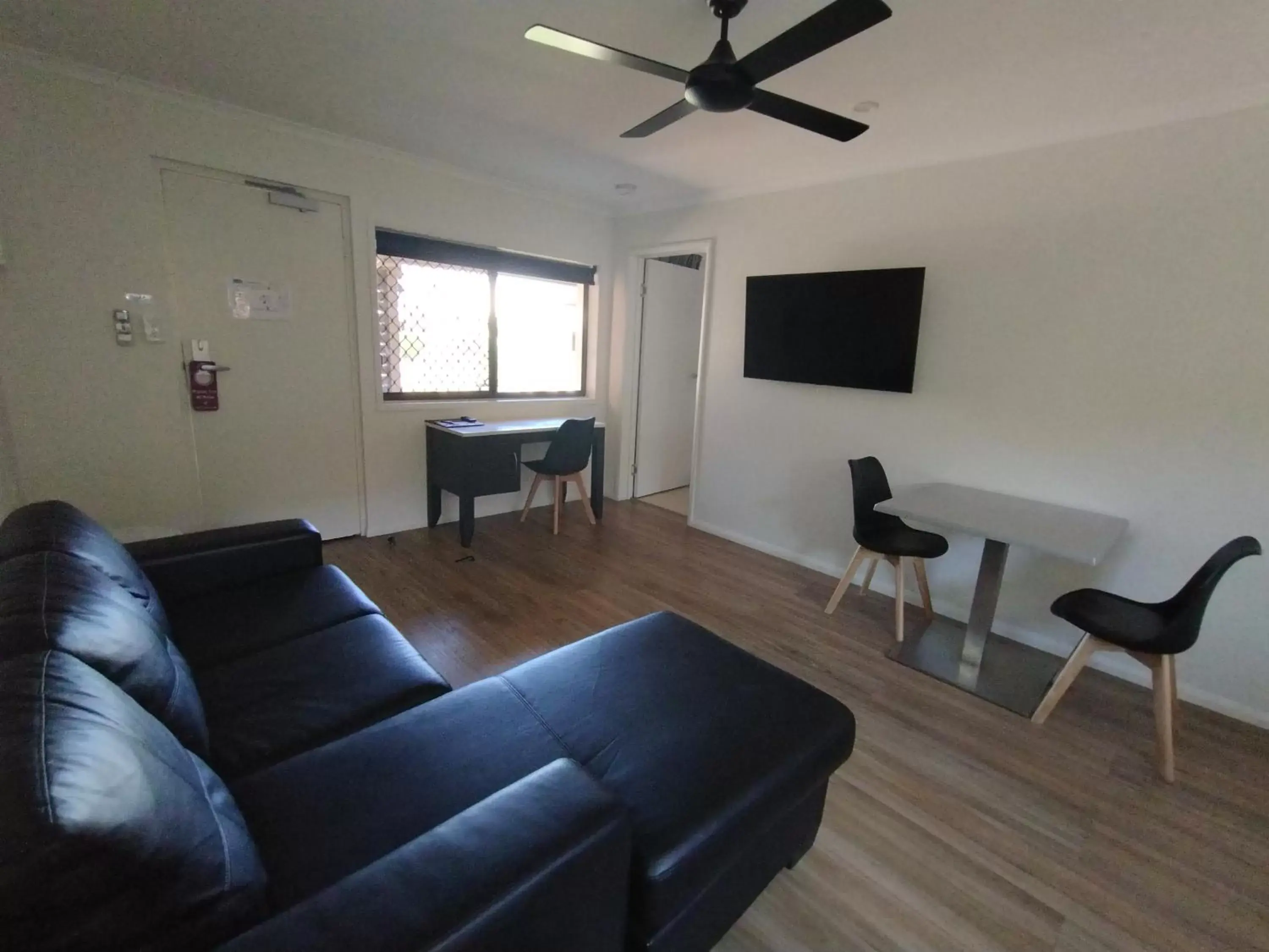 Seating Area in Cascade Motel In Townsville