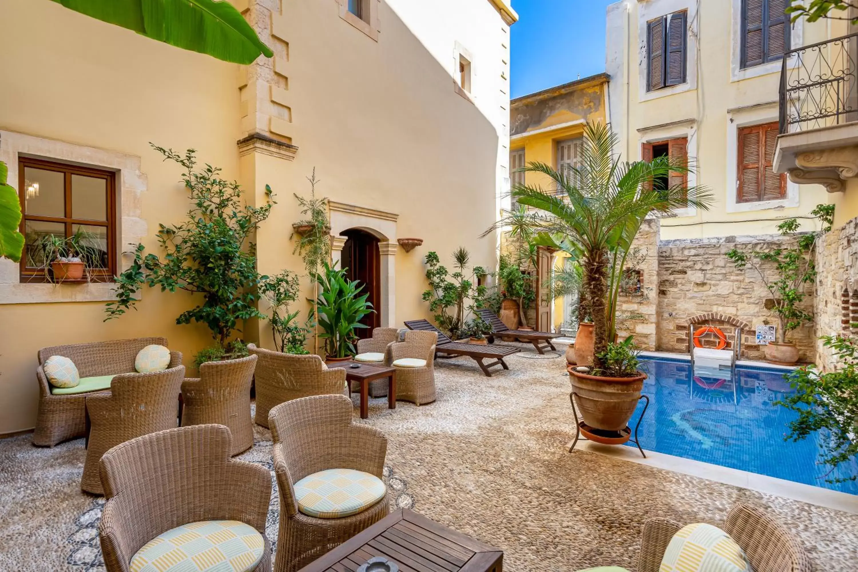 Inner courtyard view, Swimming Pool in Palazzino Di Corina
