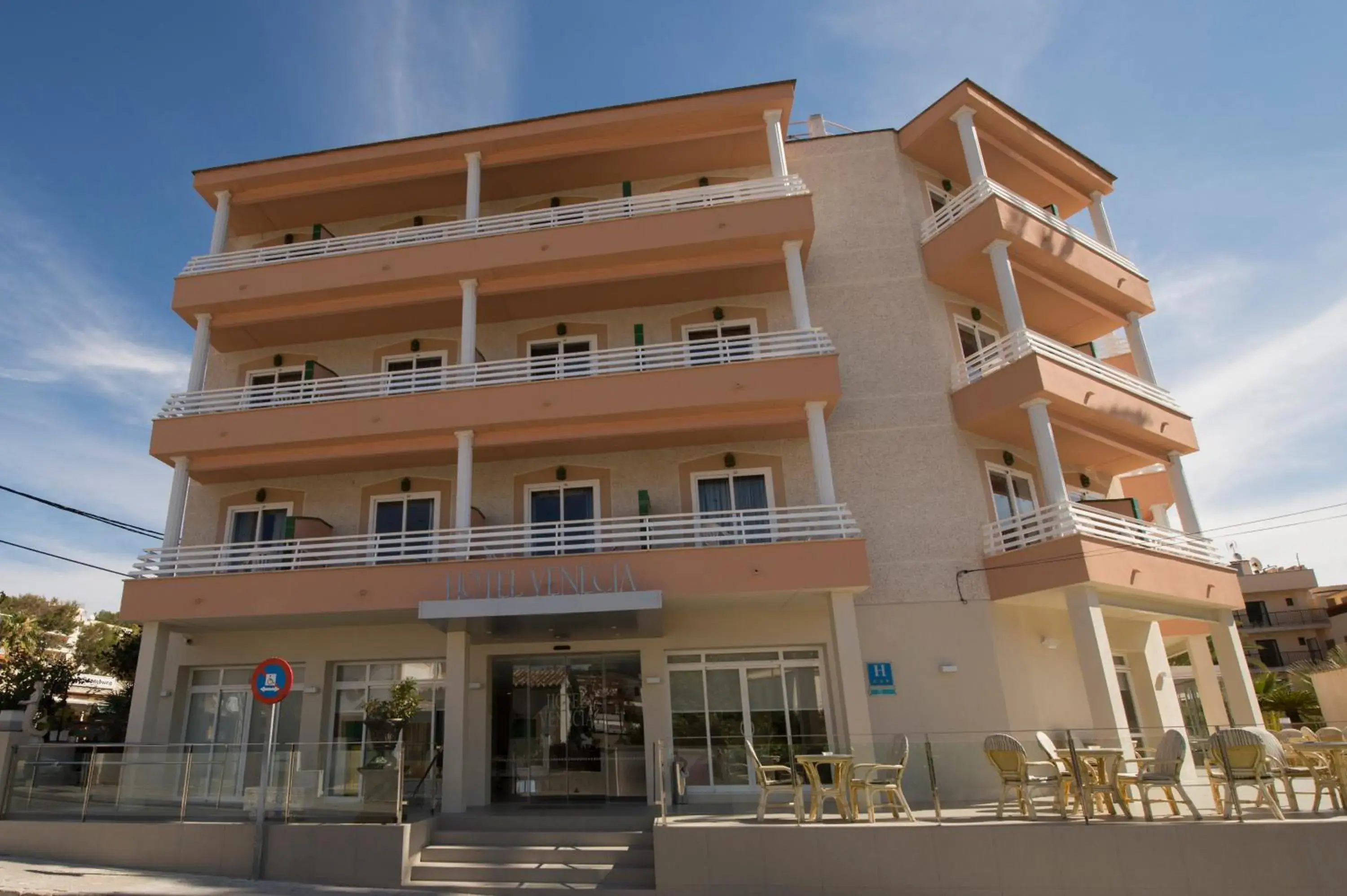 Facade/entrance, Property Building in Hotel Venecia