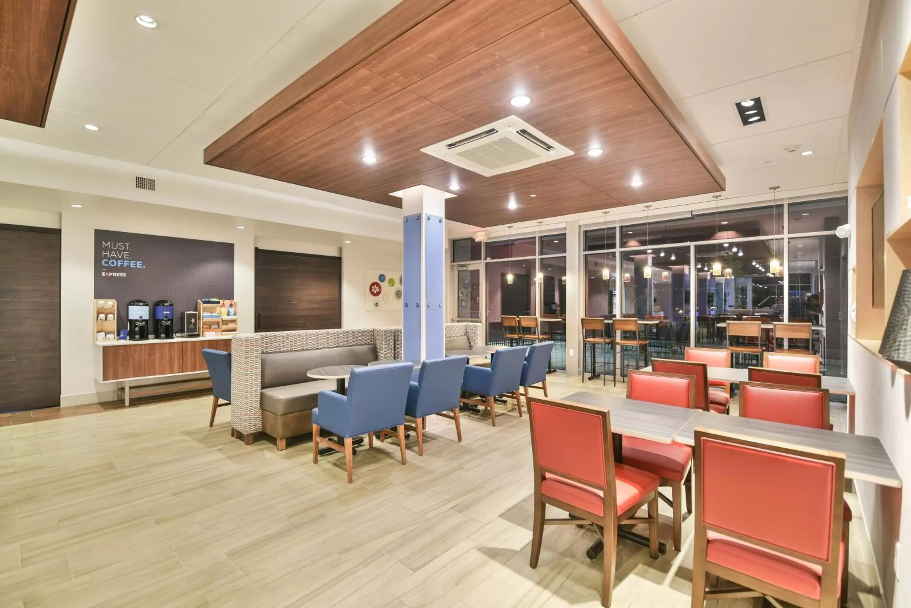 Breakfast, Lounge/Bar in Holiday Inn Express & Suites Lehi - Thanksgiving Point, an IHG Hotel