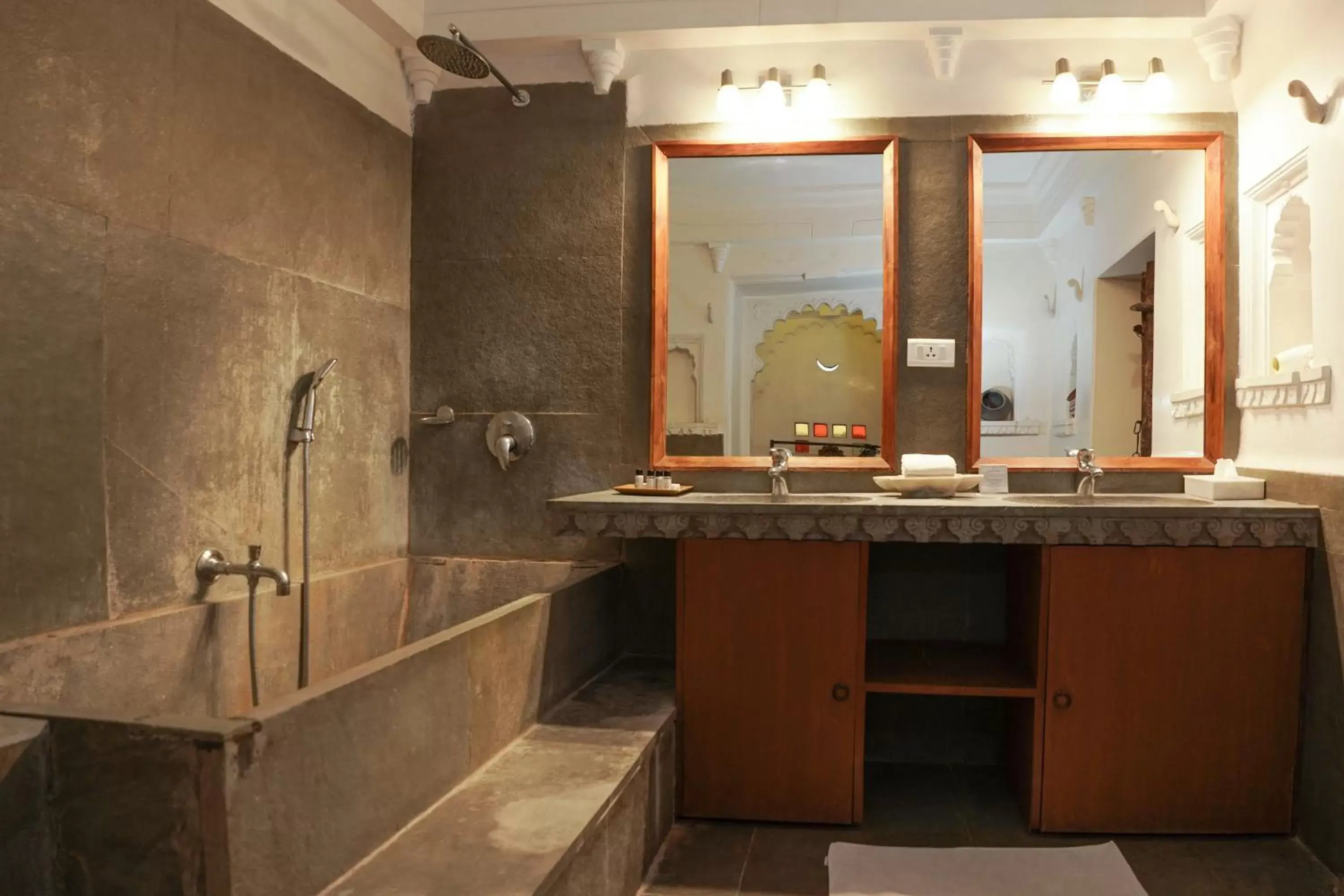 Bathroom in Madri Haveli