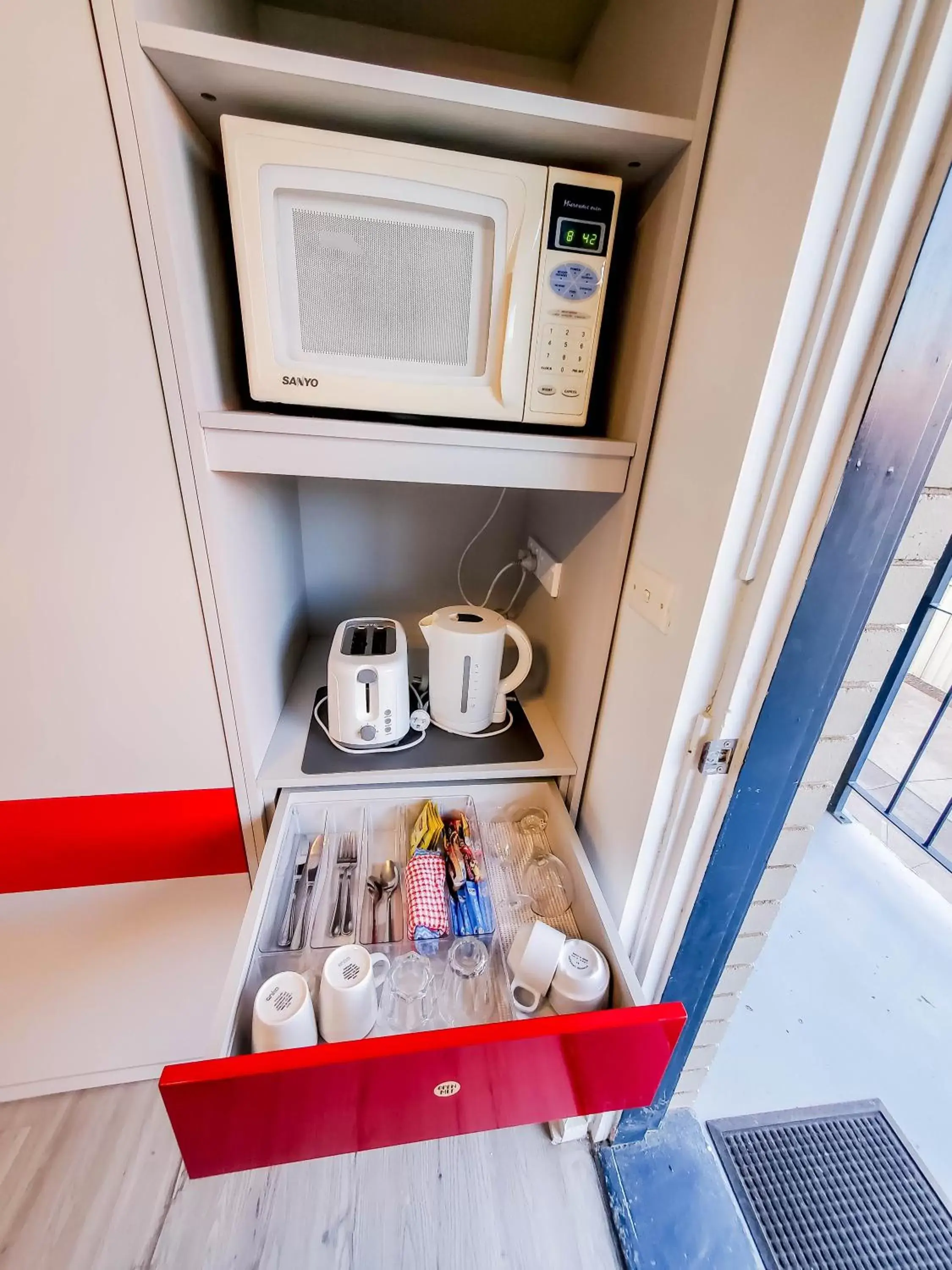 Coffee/tea facilities in Sandors Motor Inn