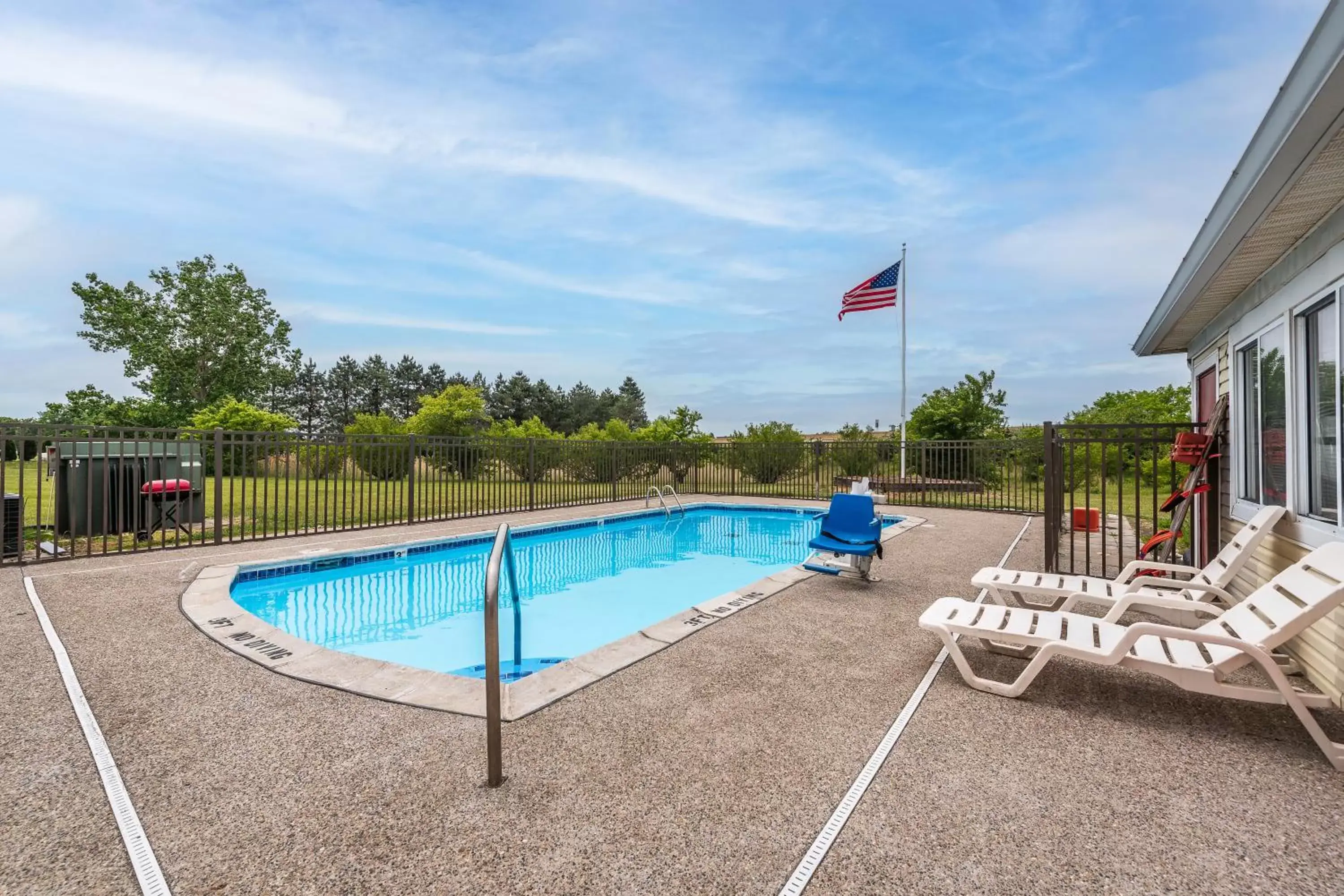 Swimming Pool in American Inn & suites