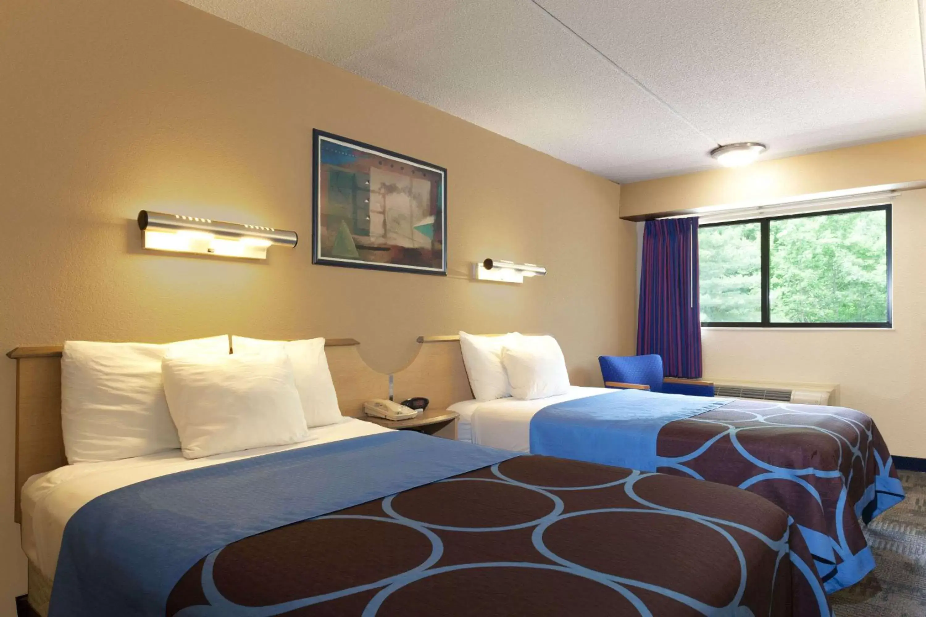 Photo of the whole room, Bed in Days Inn by Wyndham Monmouth Junction-S Brunswick-Princeton