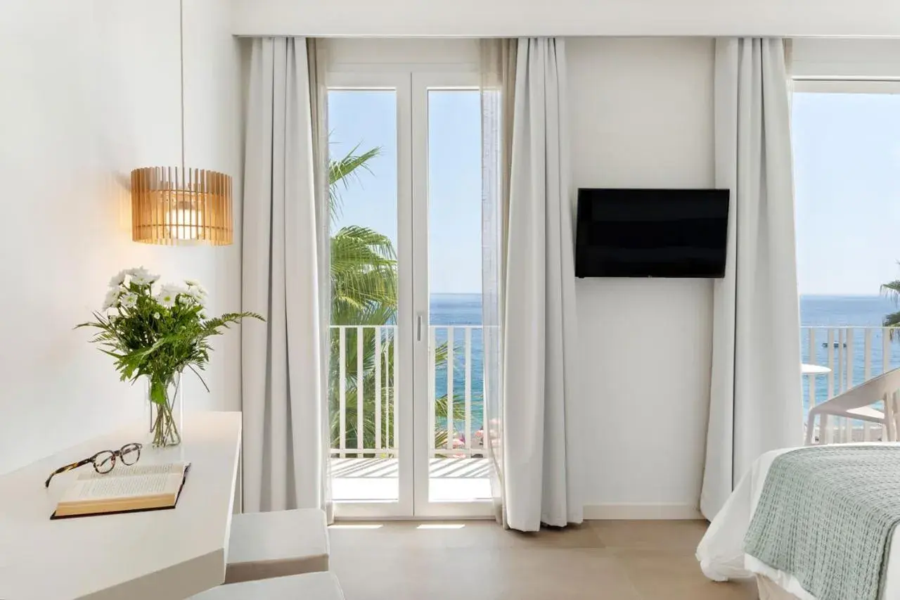 View (from property/room), TV/Entertainment Center in Albatros Beach Hotel