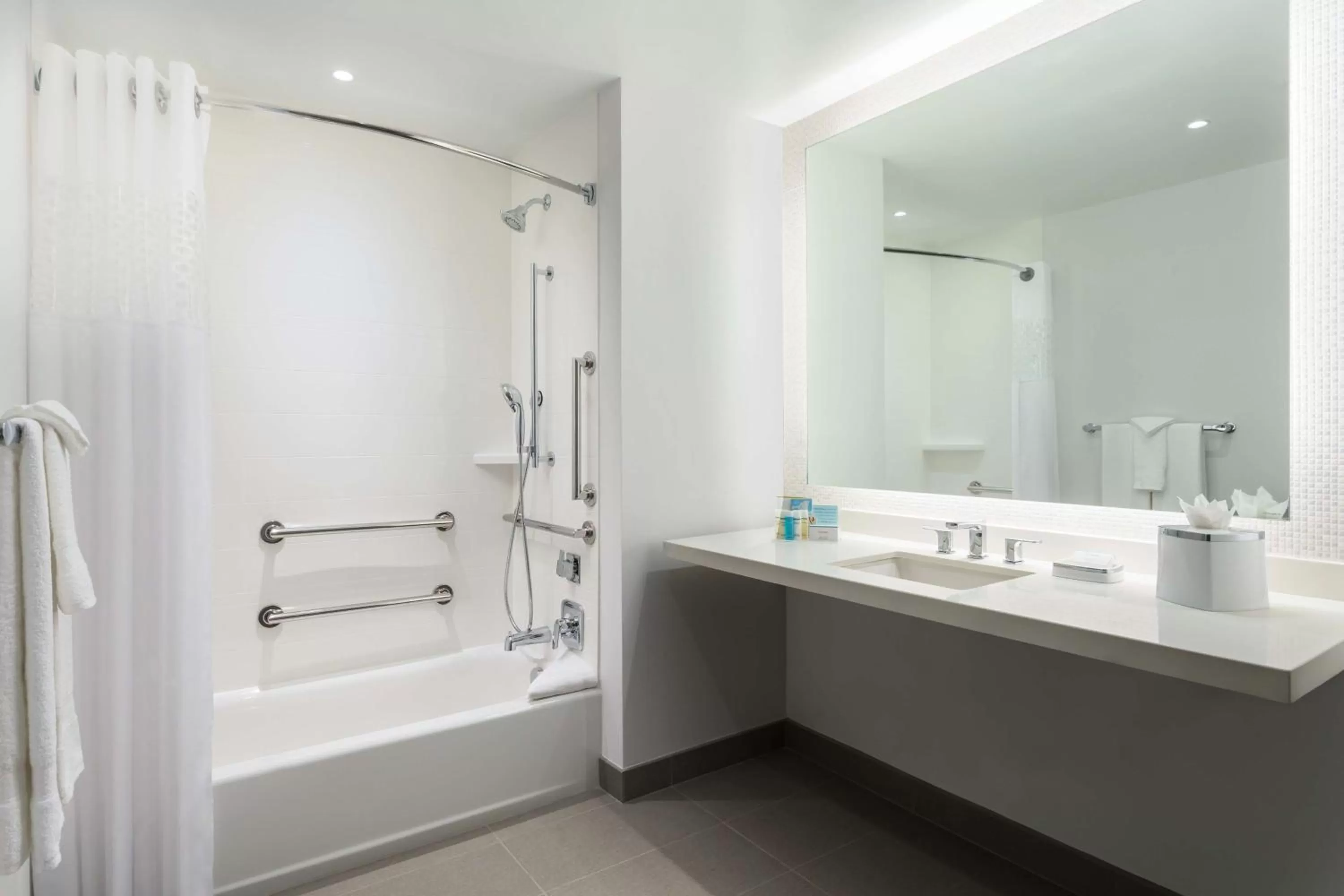 Bathroom in Hampton Inn & Suites Santa Monica