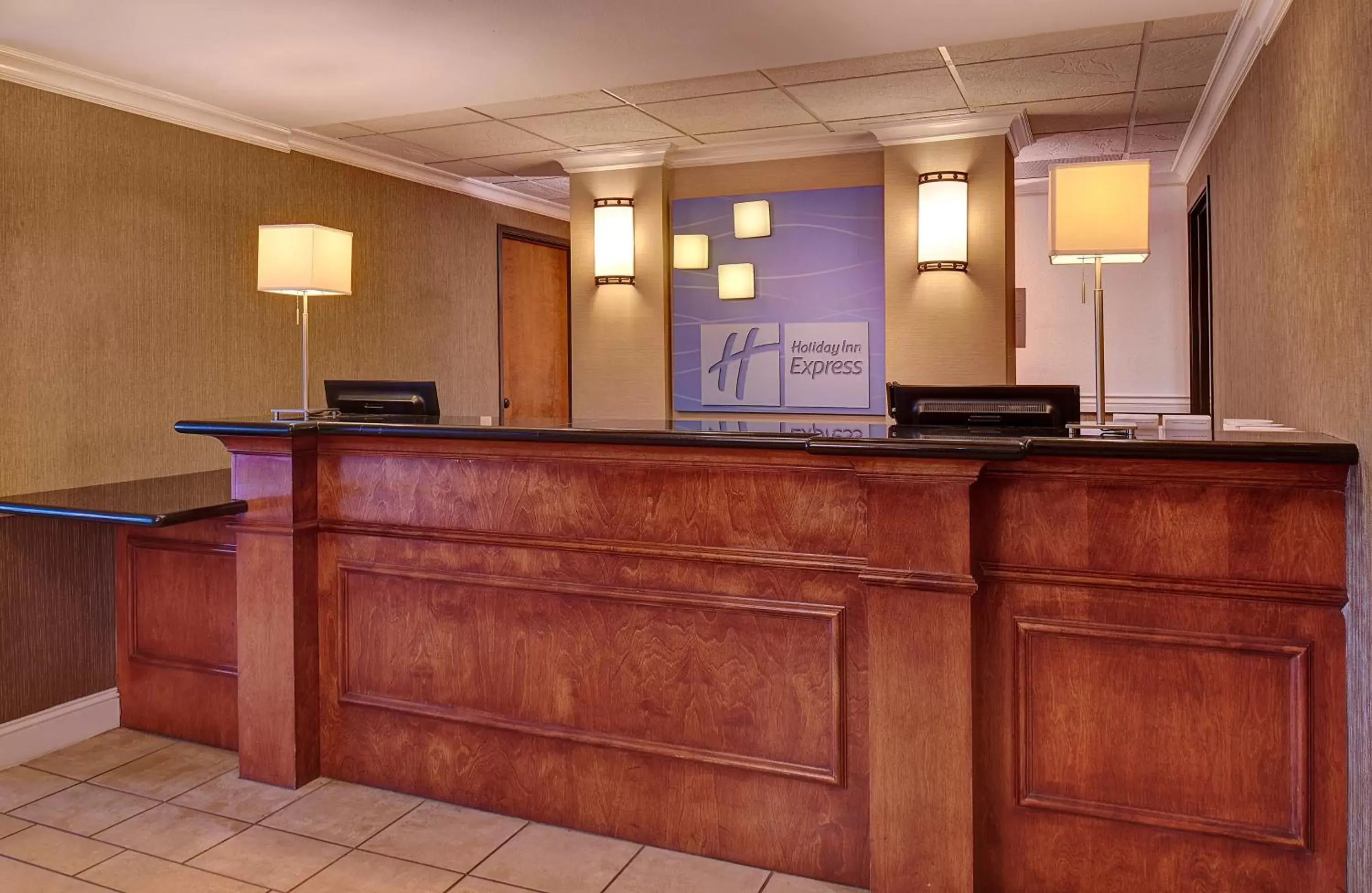 Property building, Lobby/Reception in Holiday Inn Express San Diego - Sorrento Valley, an IHG Hotel