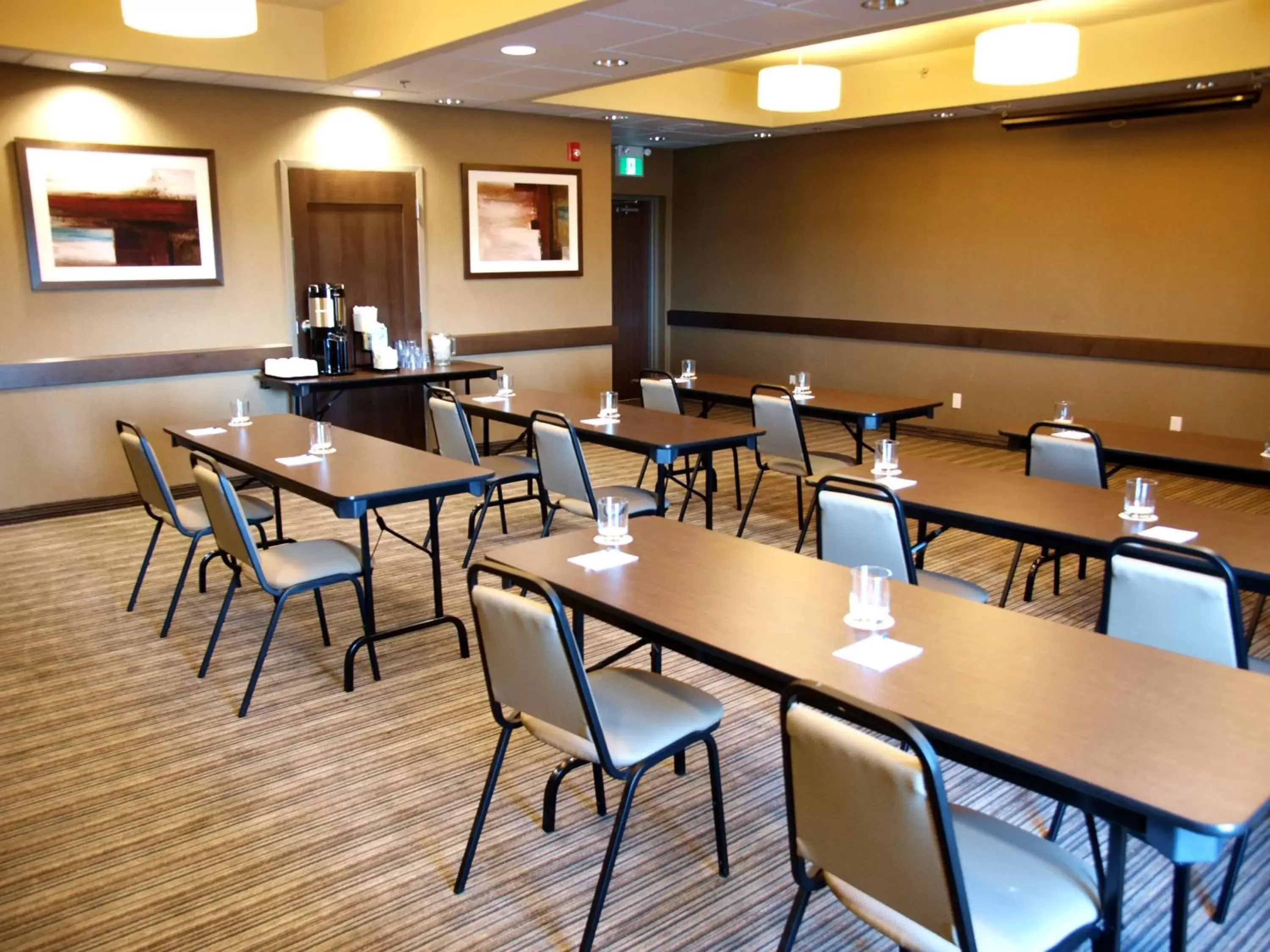On site, Restaurant/Places to Eat in Best Western Plus Winnipeg West