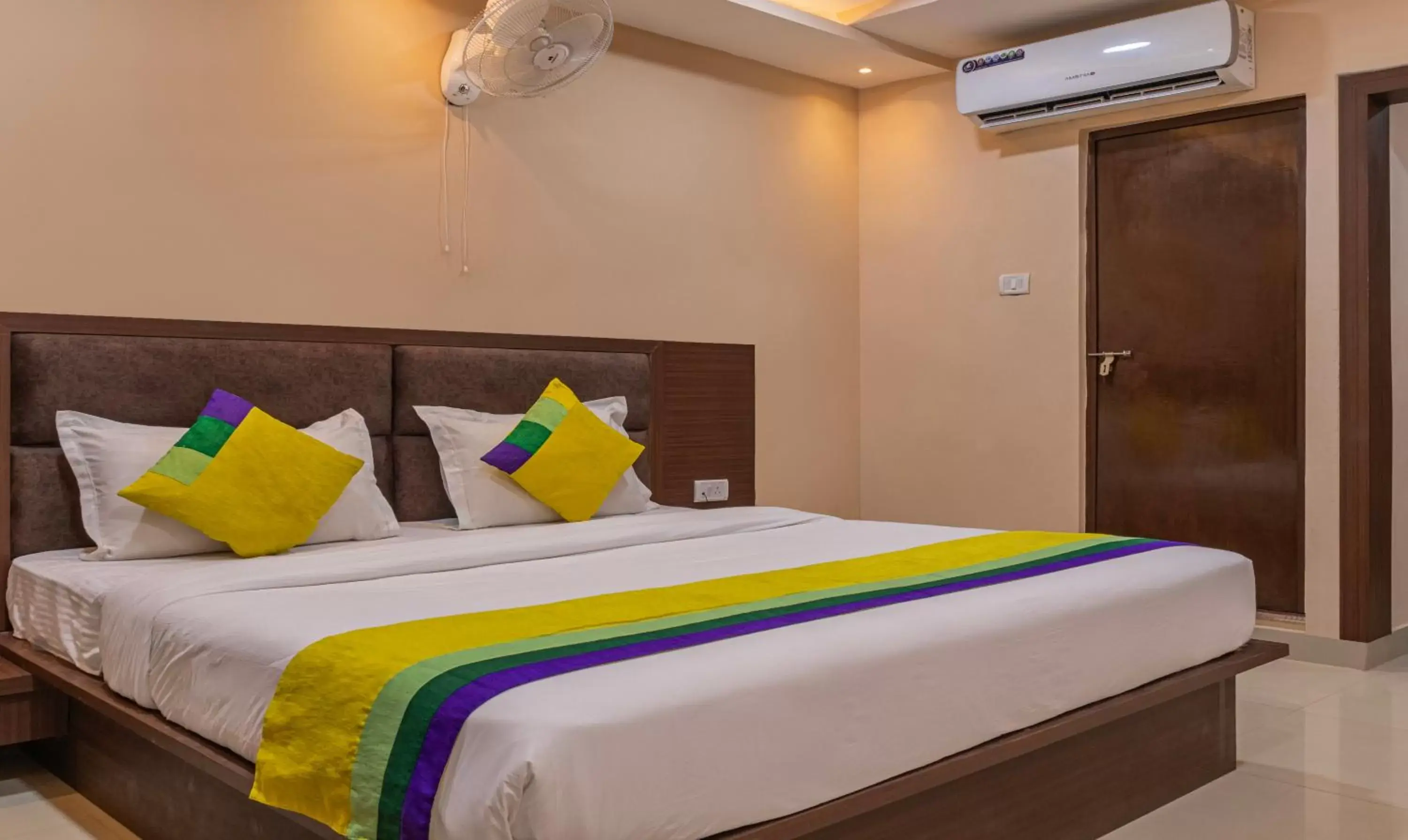 Bed in Itsy Hotels Kashi Grand, BHU Bed in Itsy Hotels Kashi Grand, BHU