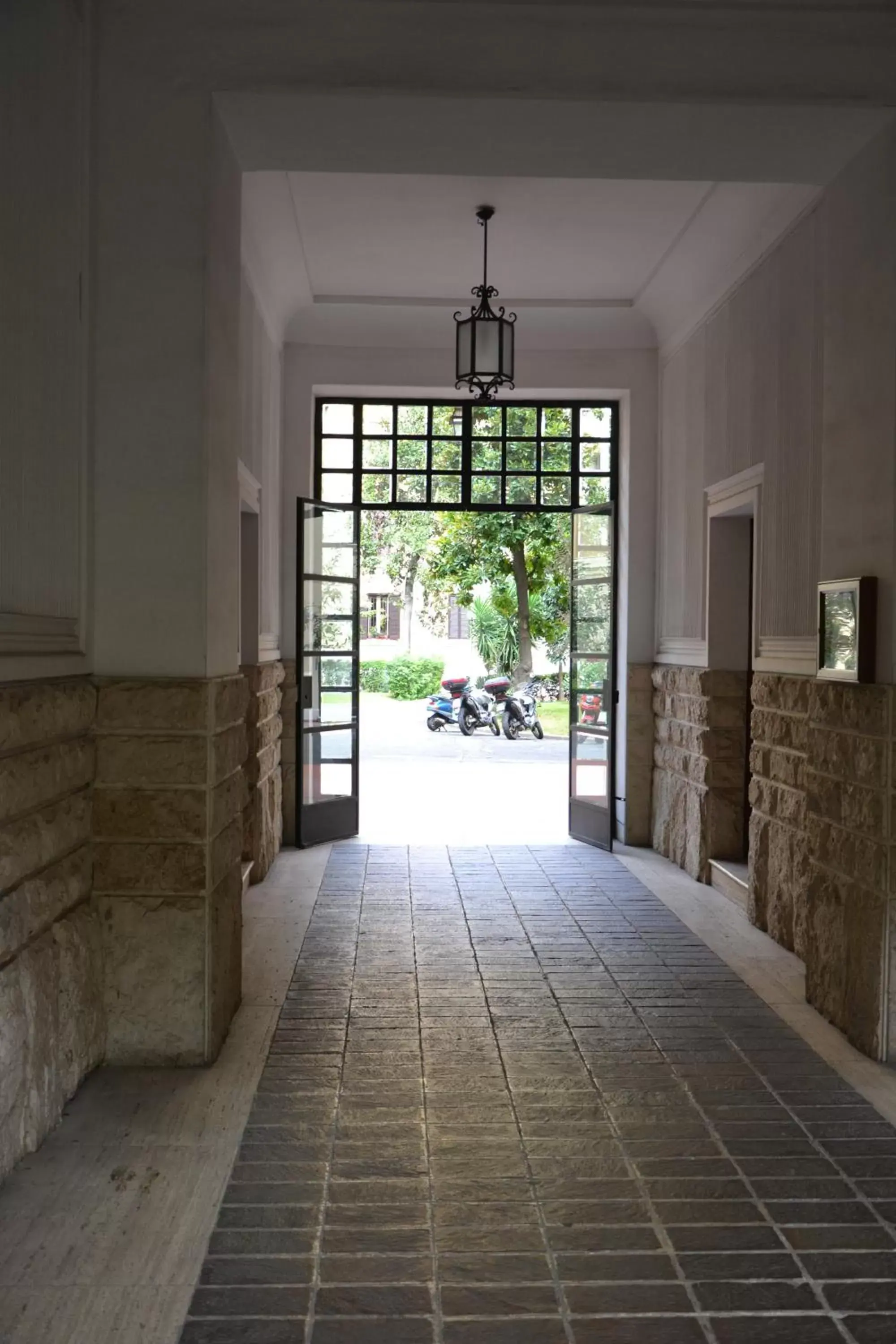 Facade/entrance in Milizie 76 Gallery