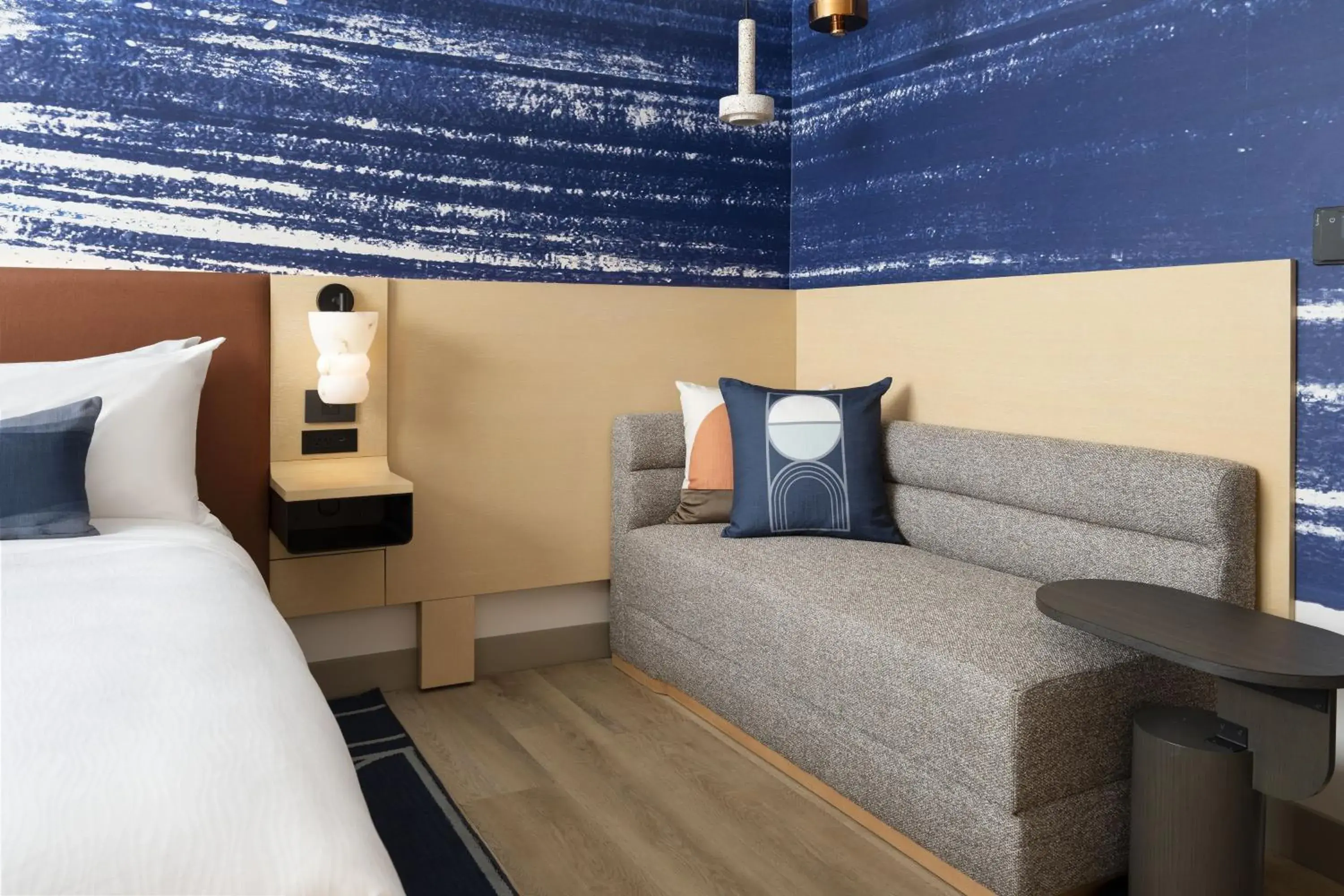 Photo of the whole room, Bed in Cascade Hotel, Kansas City, a Tribute Portfolio Hotel Photo of the whole room, Bed in Cascade Hotel, Kansas City, a Tribute Portfolio Hotel