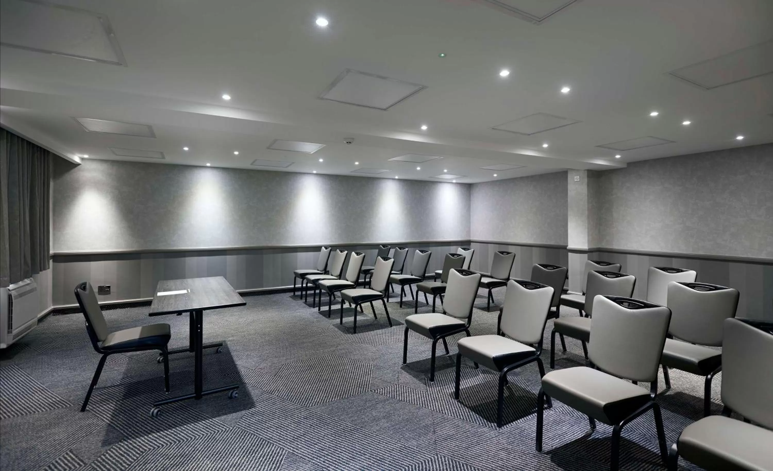 Meeting/conference room in DoubleTree by Hilton Bristol North