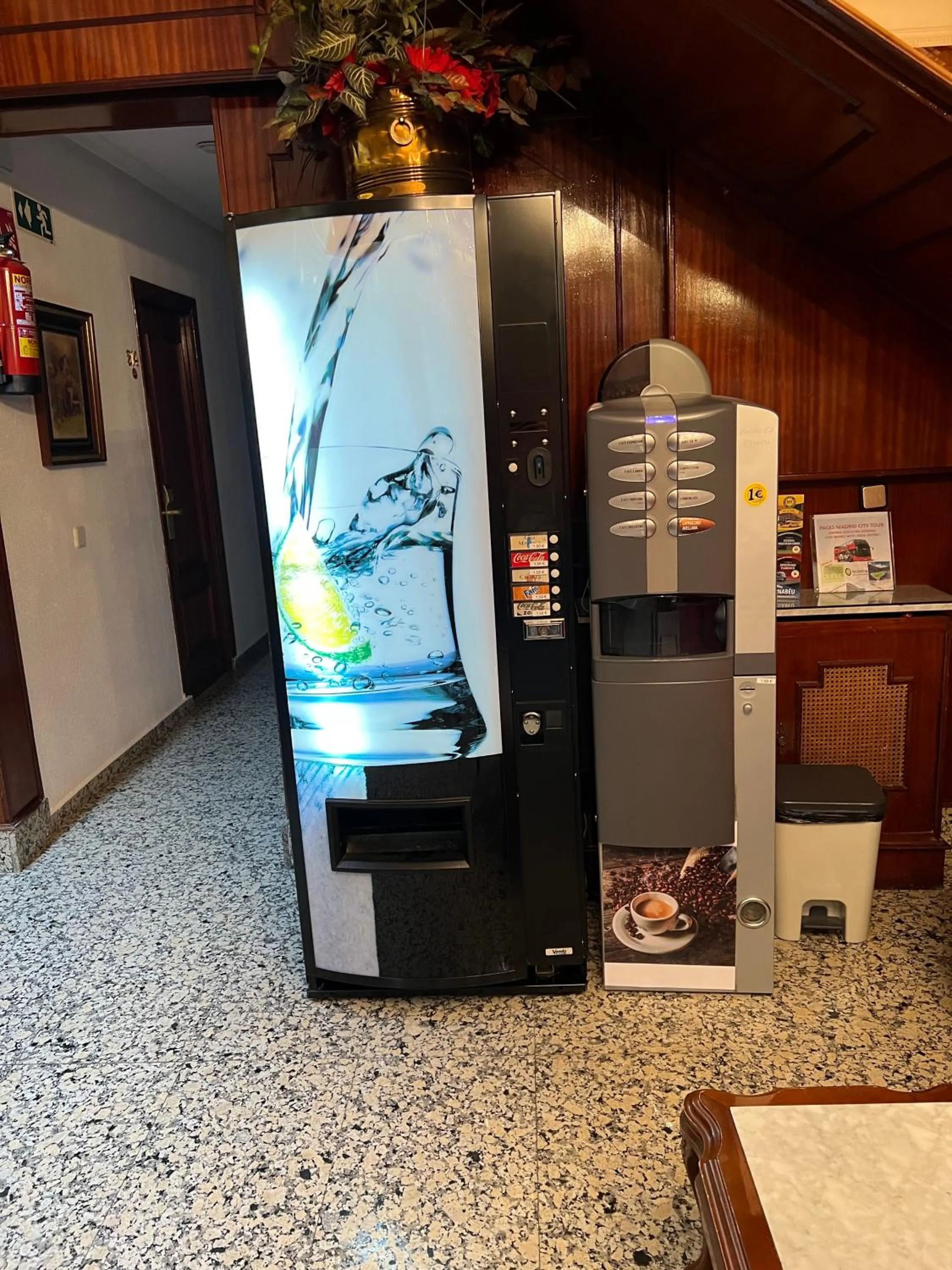 Lobby or reception in Hostal Sonsoles Madrid-Centro