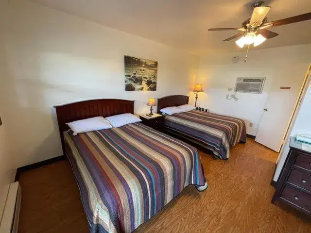 Bedroom, Bed in Cadiz Motel