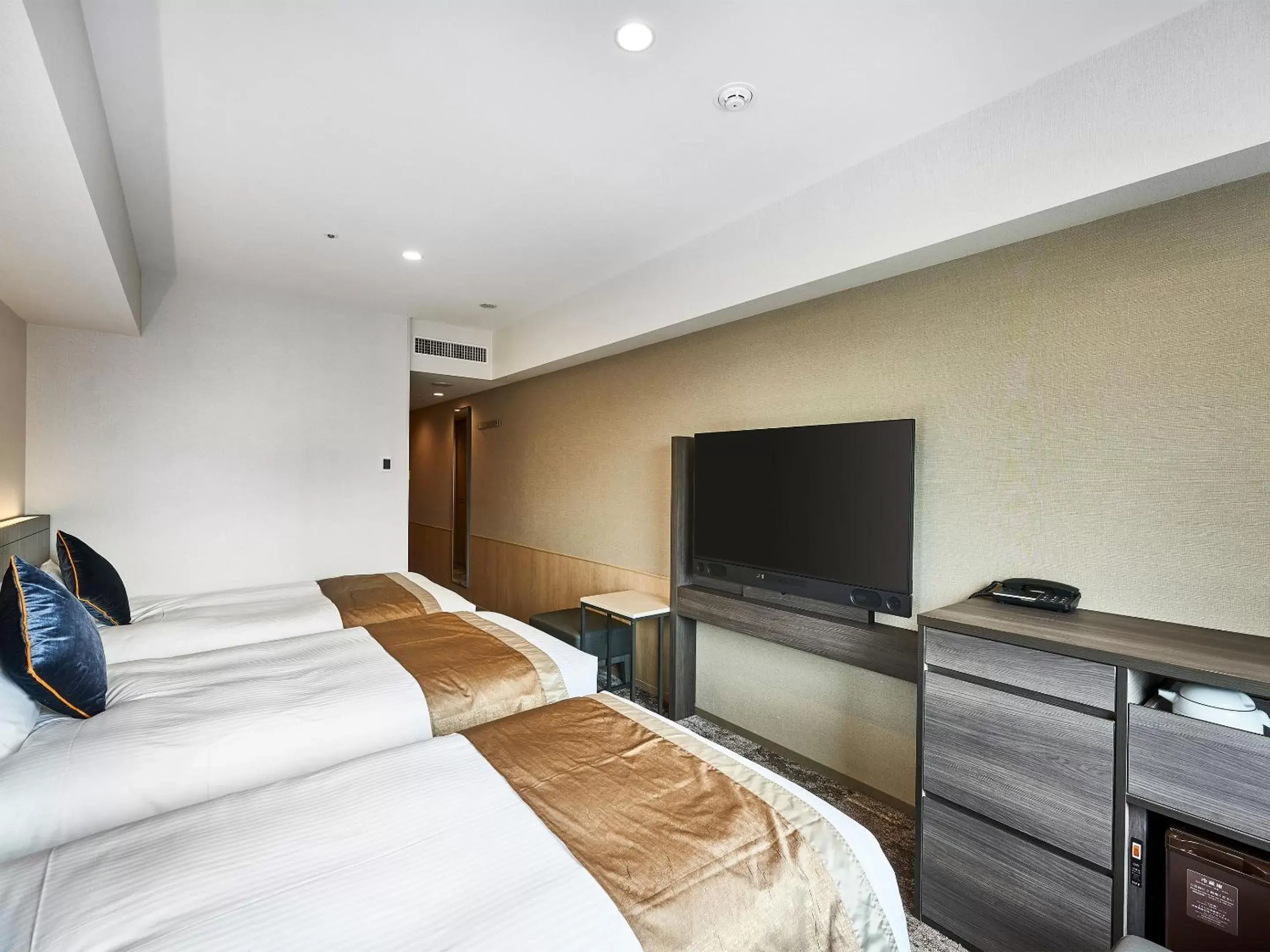 Bed in DEL style Osaka-Shinsaibashi by Daiwa Roynet Hotel Bed in DEL style Osaka-Shinsaibashi by Daiwa Roynet Hotel