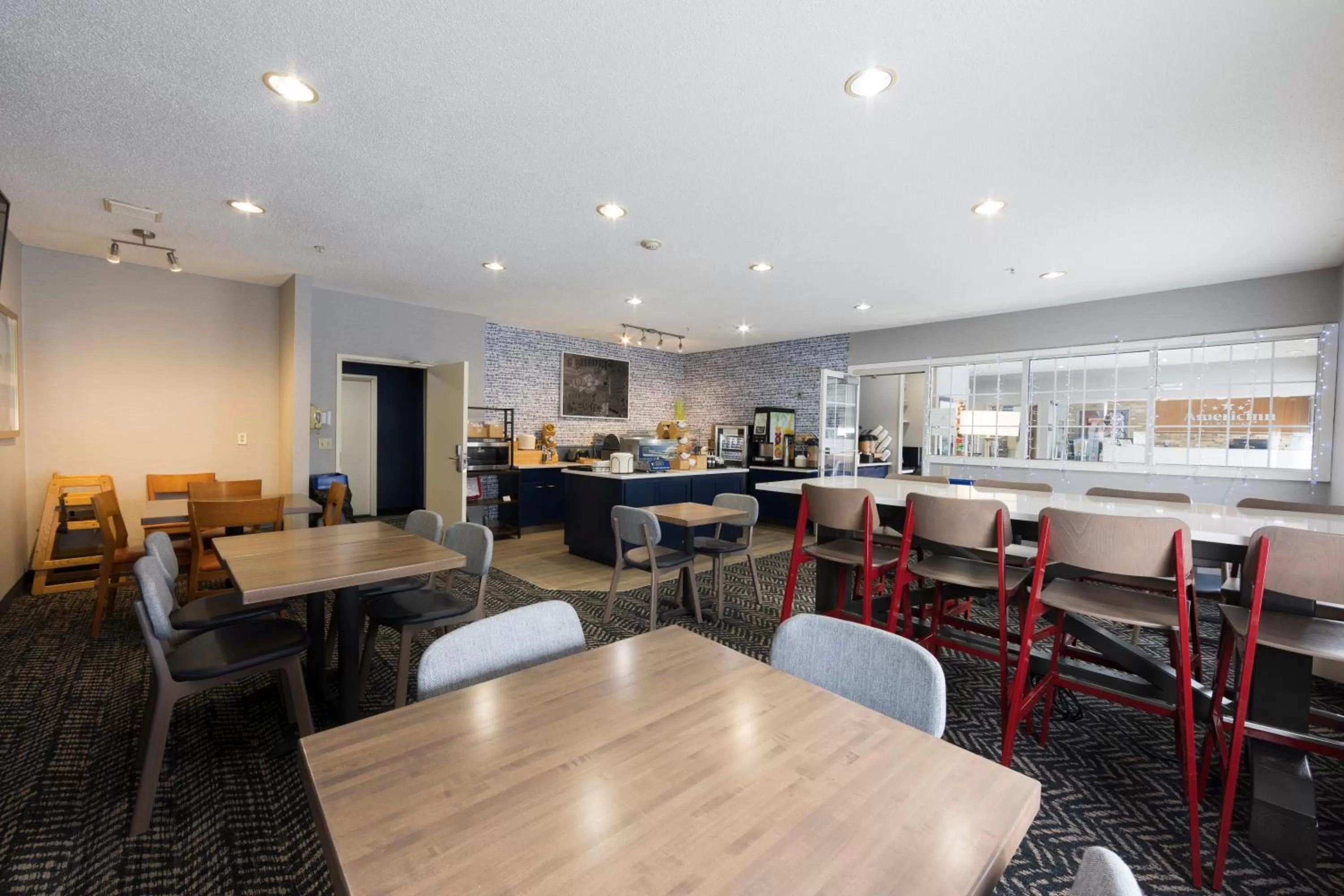 Breakfast in AmericInn by Wyndham Duluth