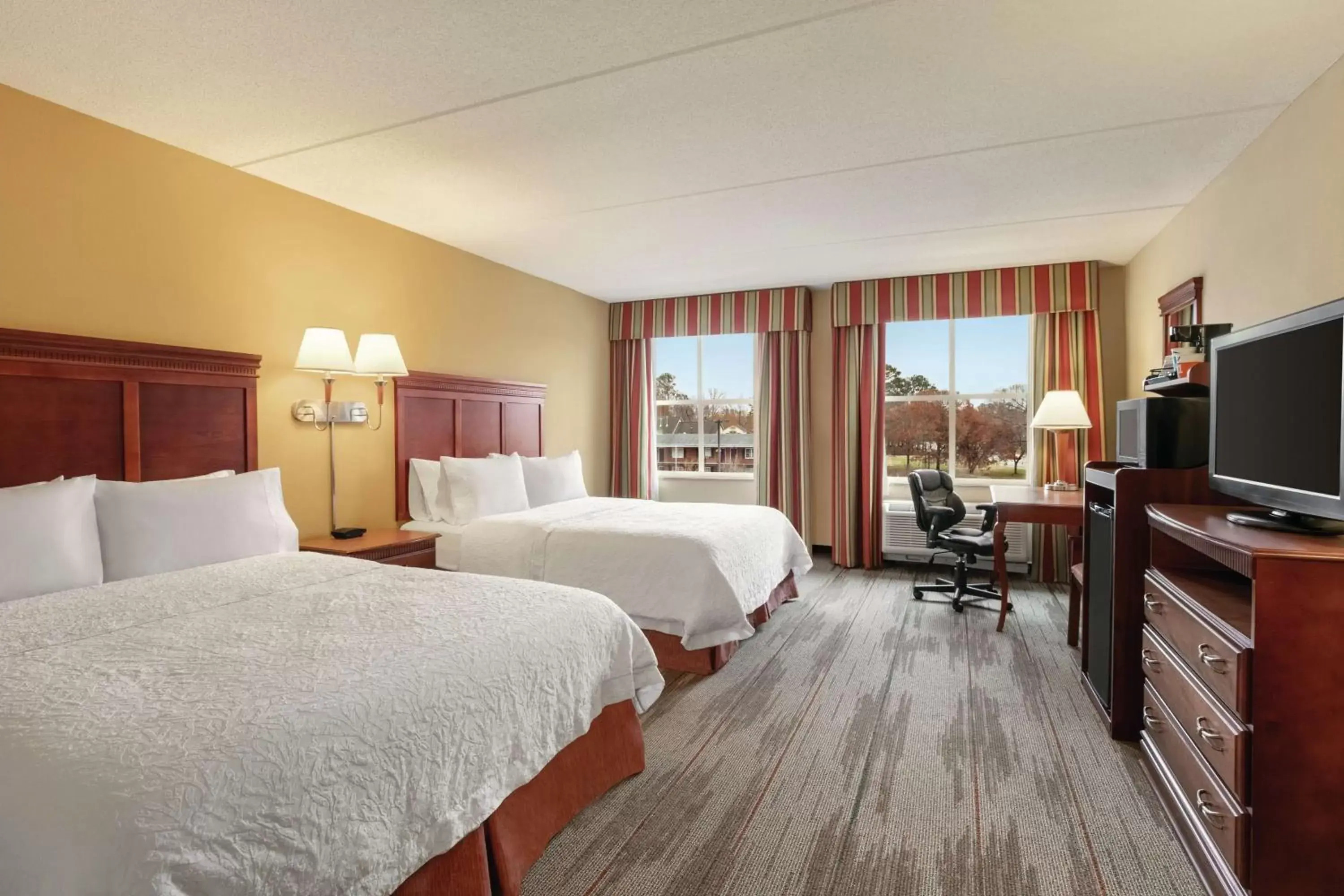 Bedroom in Hampton Inn & Suites Williamsburg Historic District