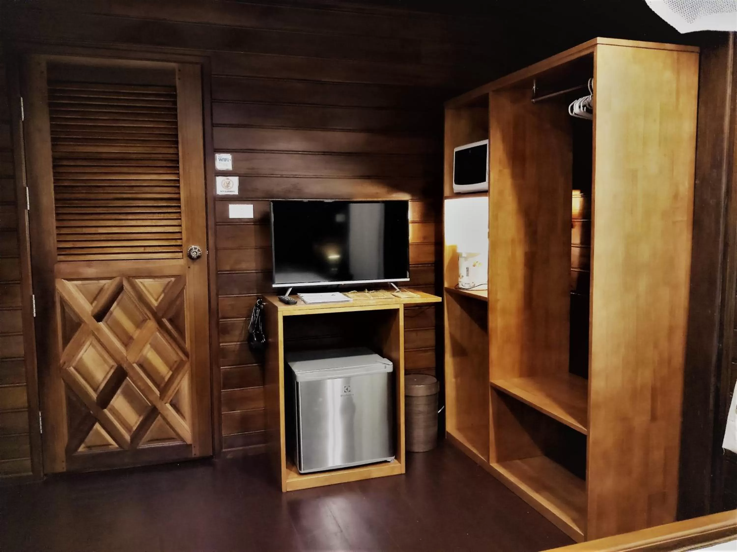 TV and multimedia in Cozy Garden Resort