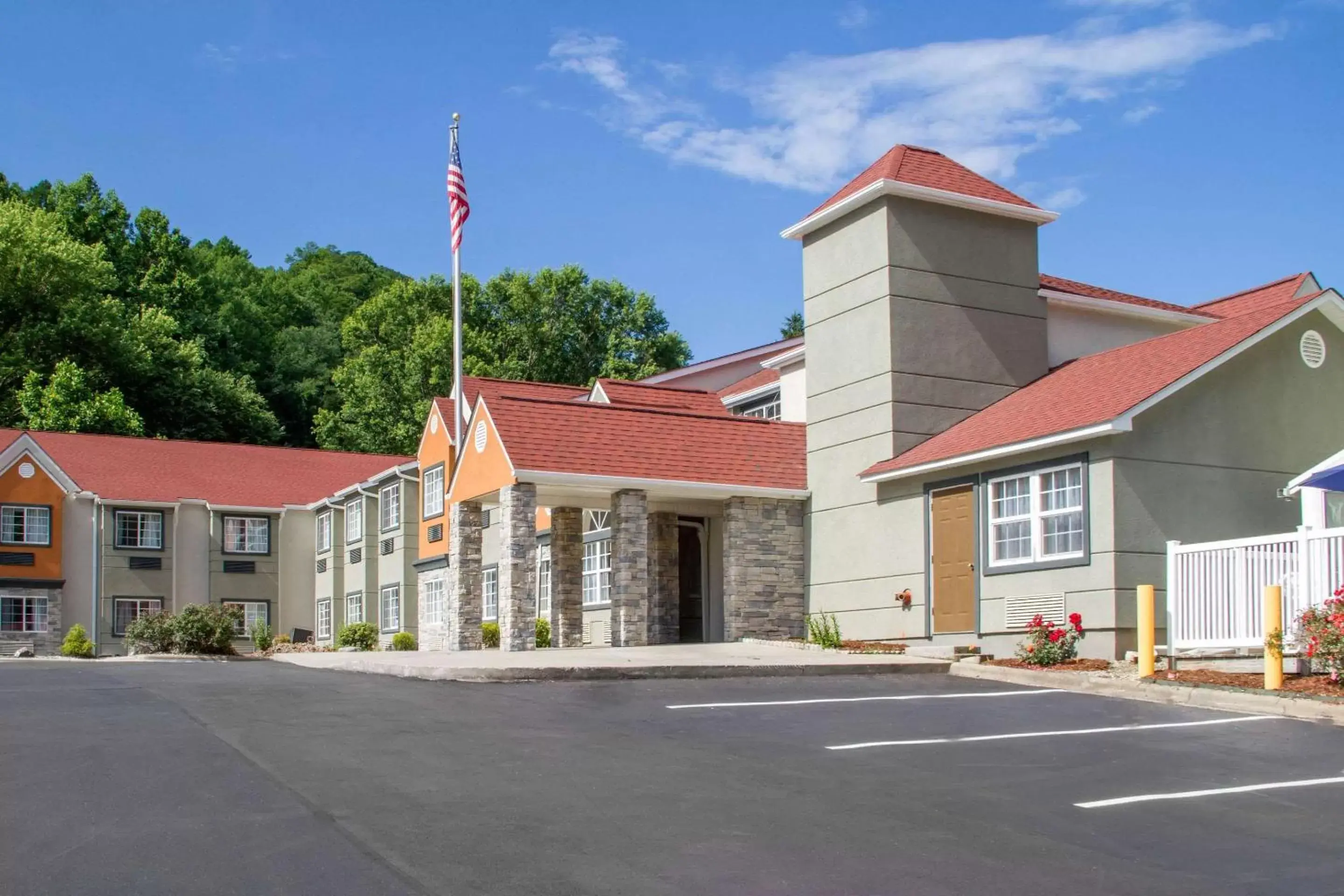 Property Building in Quality Inn & Suites Maggie Valley