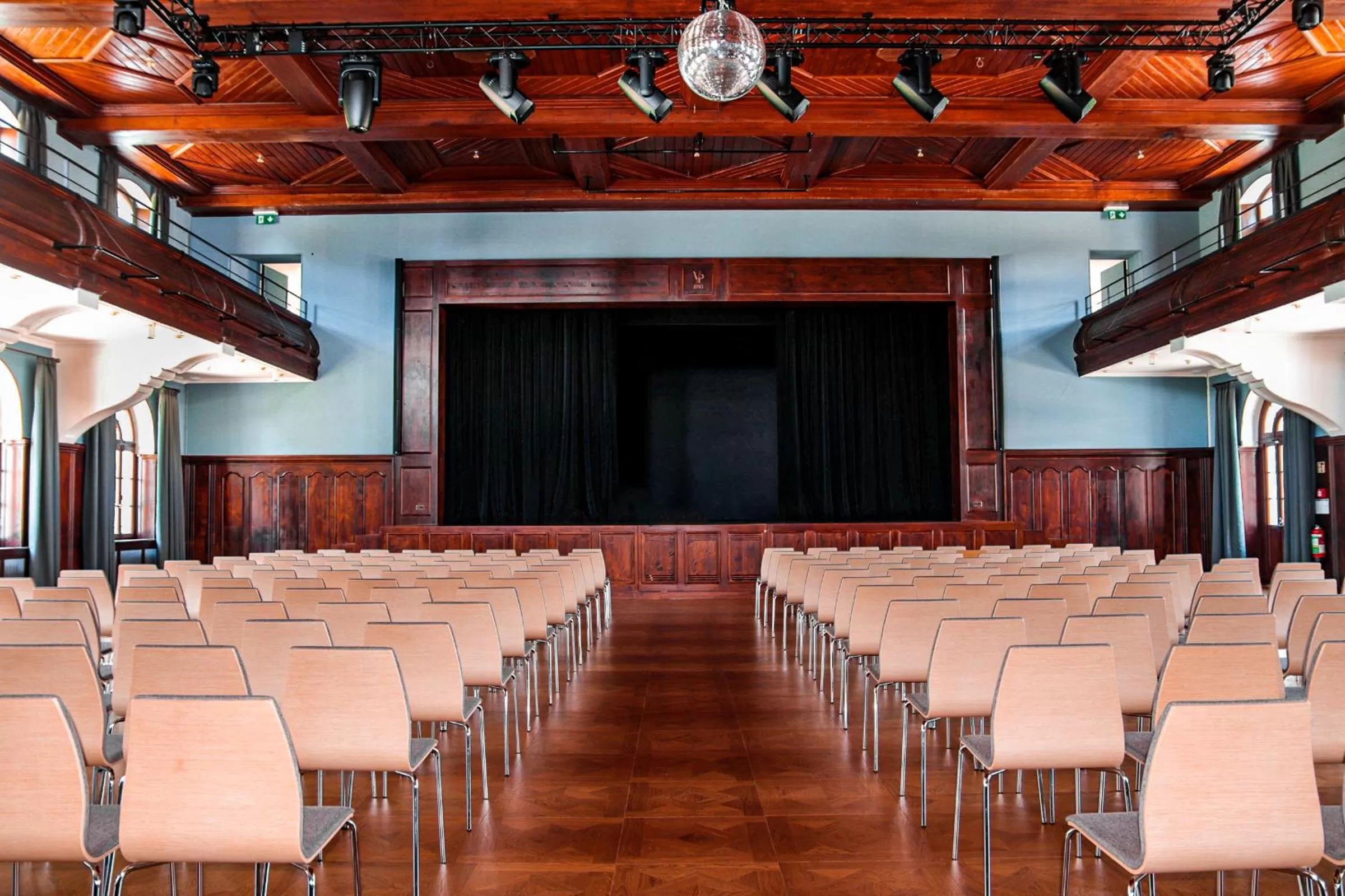 Property building in Villars Palace