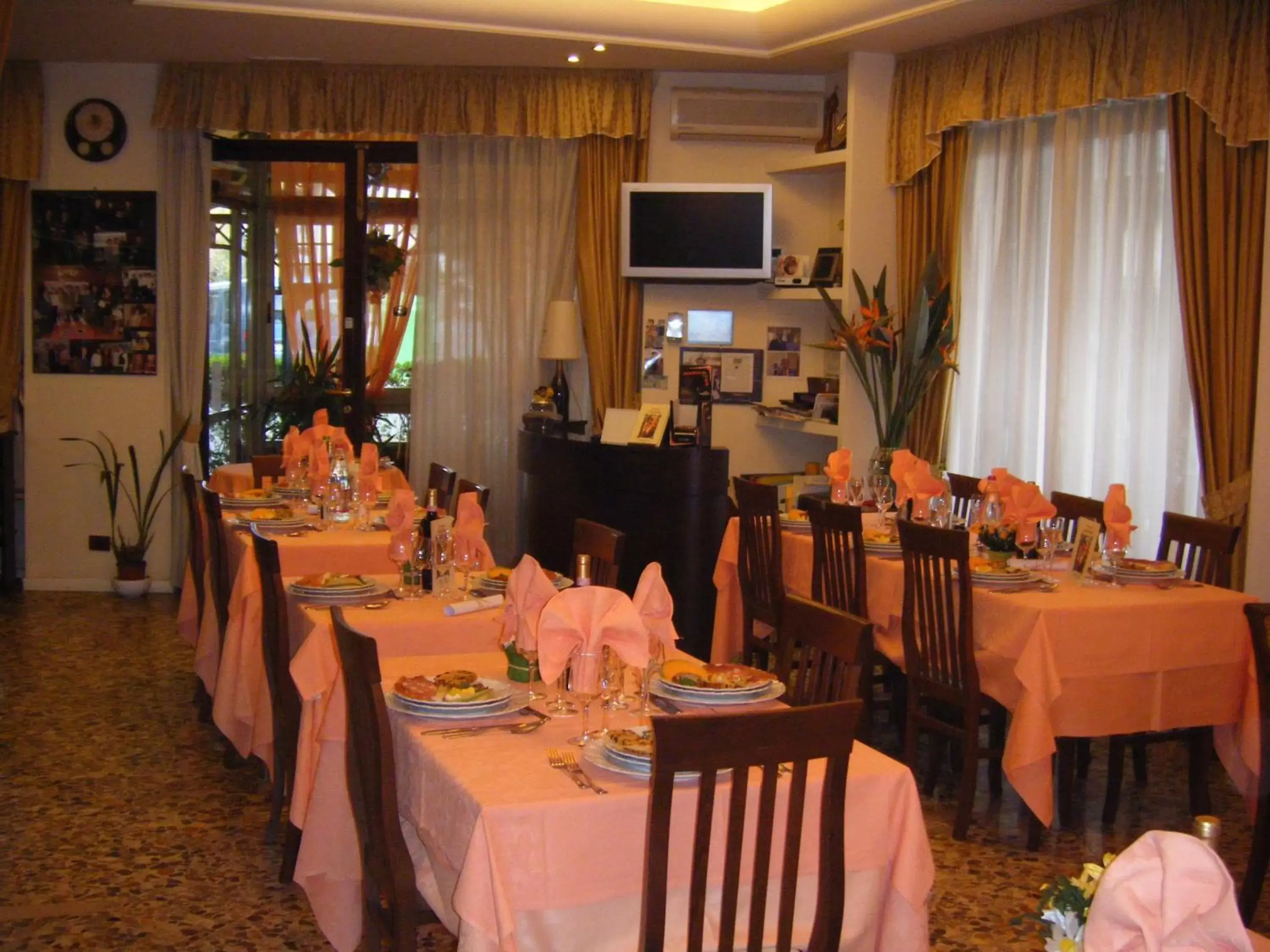 Dining area, Restaurant/Places to Eat in Hotel Chenno