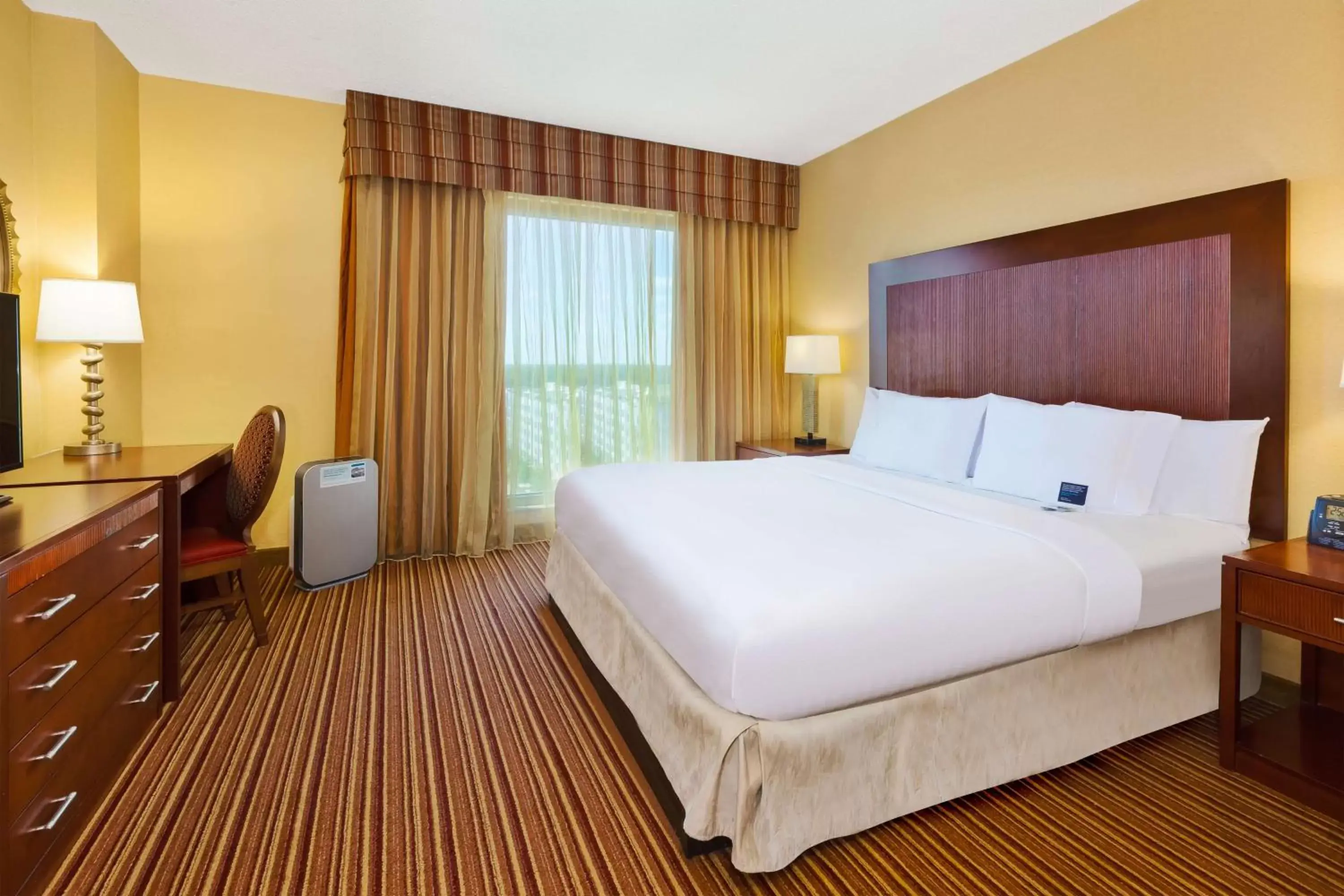 Bed in Embassy Suites by Hilton Charlotte Concord Golf Resort & Spa