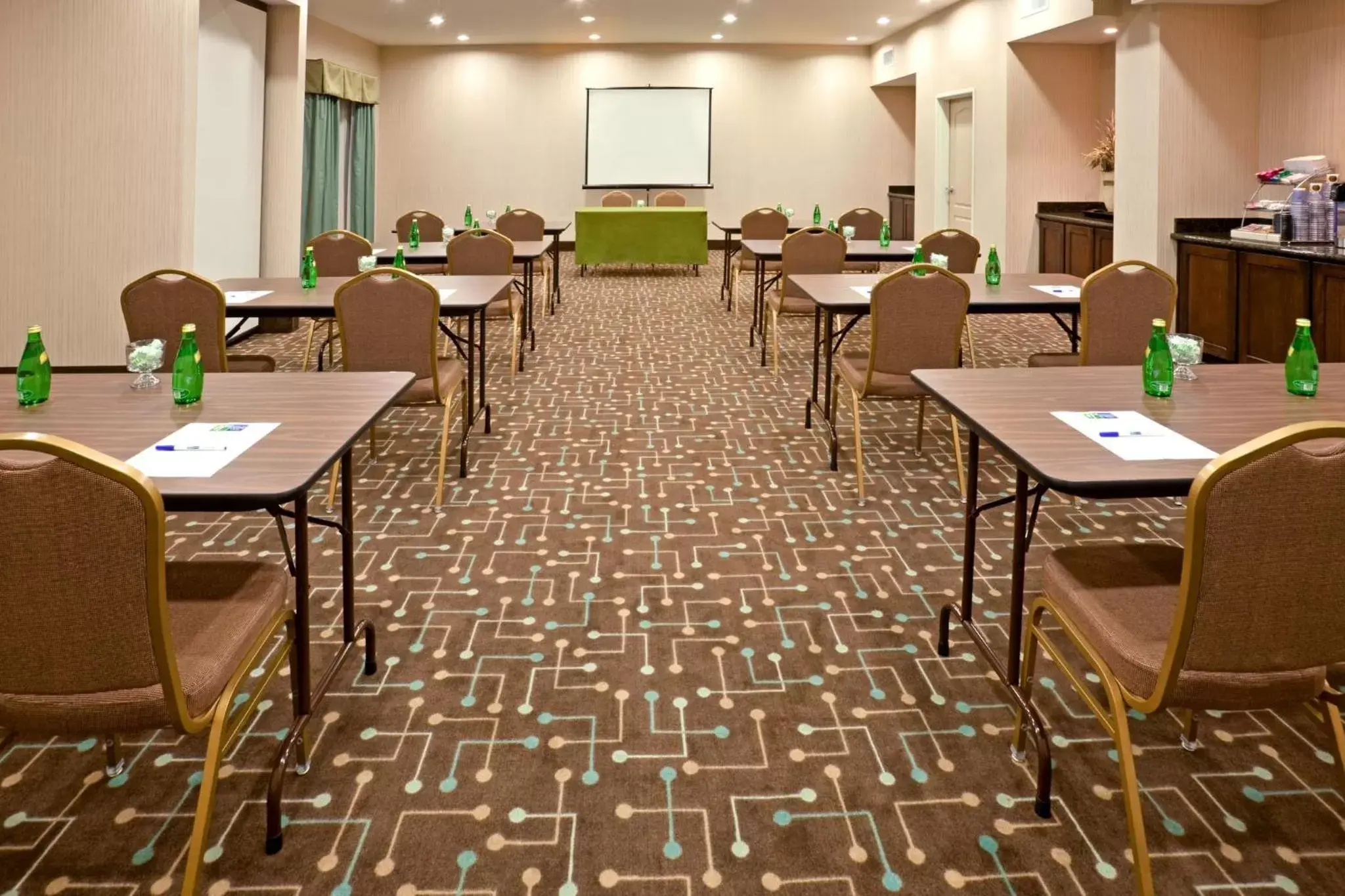 Meeting/conference room in Holiday Inn Express Hotel & Suites Cedar Hill, an IHG Hotel