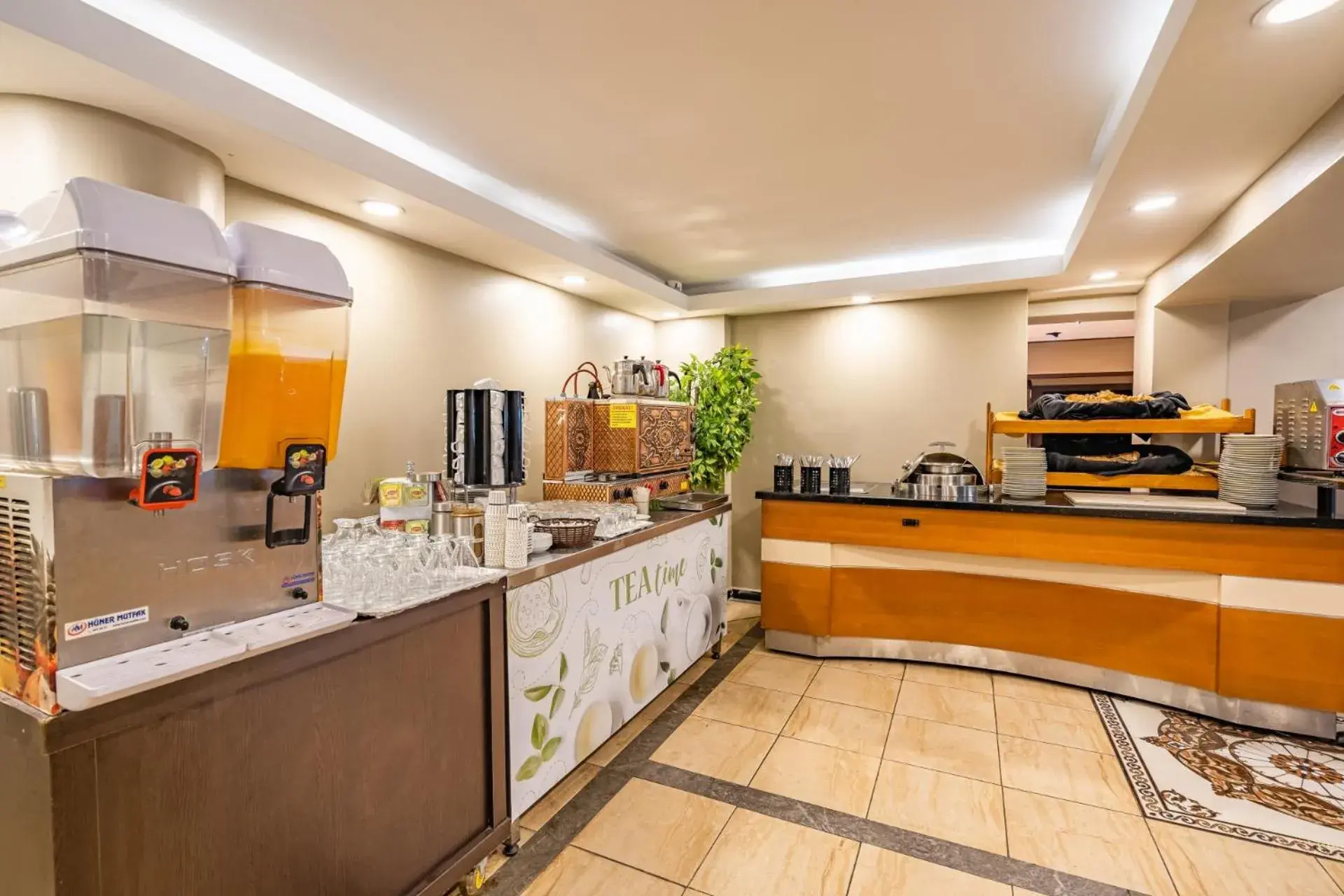 Restaurant/places to eat, Kitchen/Kitchenette in Buyuk Velic Hotel