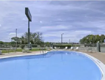 Swimming Pool in Travelodge by Wyndham Ozona